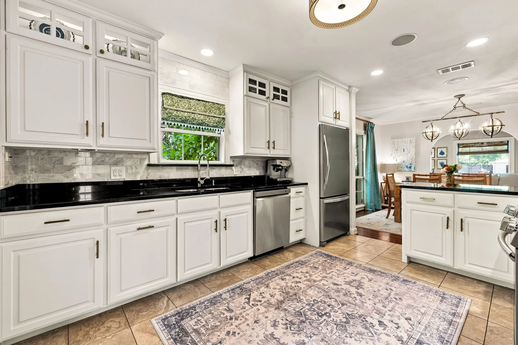Single Family Residence For Sale in Dallas County , 6330 Ellsworth Avenue, Dallas, Texas 75214, 2 Bedroom, 2 Bathroom, 2 Garage spaces, 1,388 Sqft, built in 1940, mls#21363150, Real Estate Agent in Dallas, Homes For Sale in Dallas county, Homes For Sale in Dallas, Realtor in Dallas Texas, Real Estate Brokerage Independent Realty Texas, Luminita Cordes Realtor