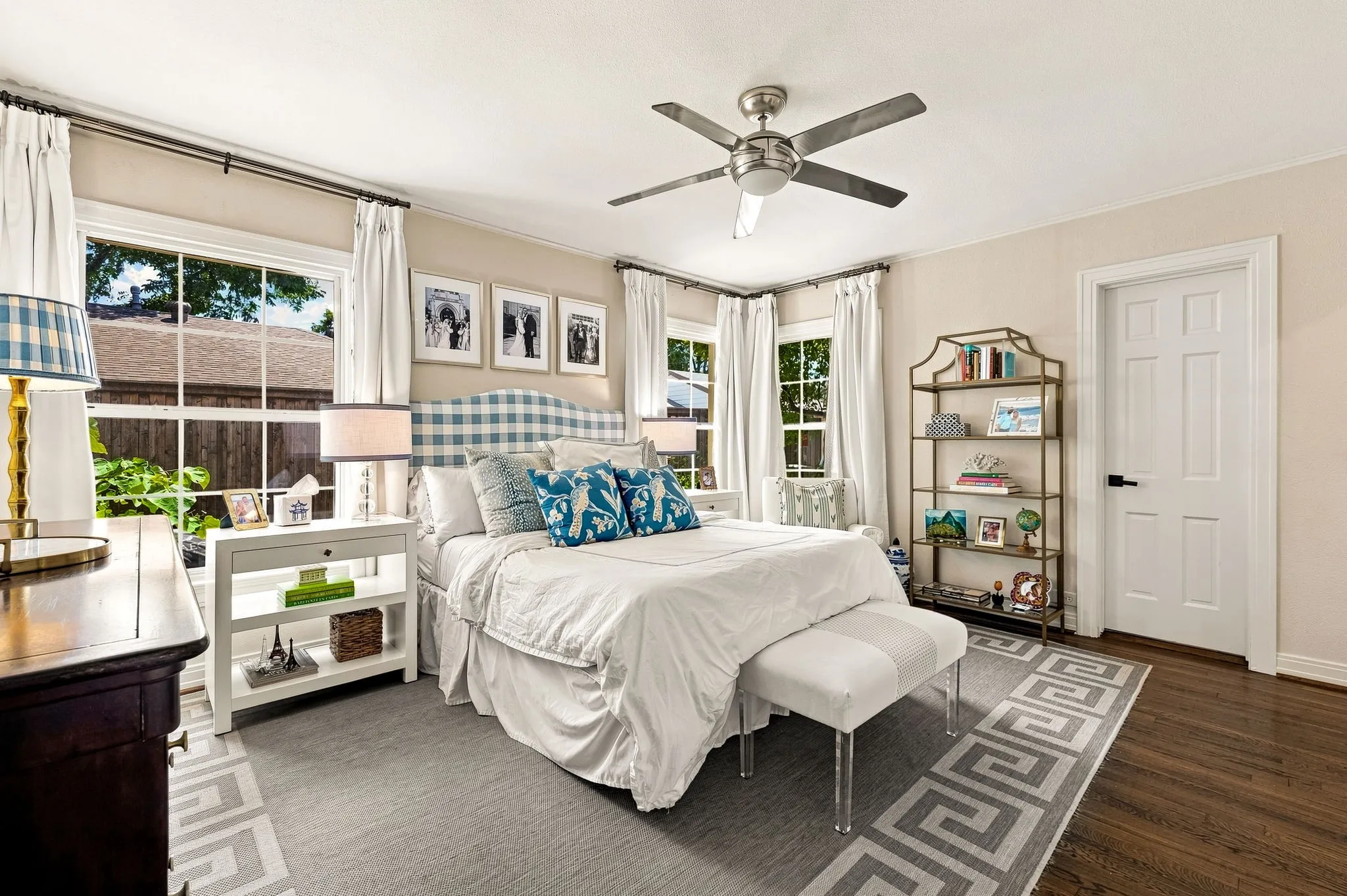 Single Family Residence For Sale in Dallas County , 6330 Ellsworth Avenue, Dallas, Texas 75214, 2 Bedroom, 2 Bathroom, 2 Garage spaces, 1,388 Sqft, built in 1940, mls#21363150, Real Estate Agent in Dallas, Homes For Sale in Dallas county, Homes For Sale in Dallas, Realtor in Dallas Texas, Real Estate Brokerage Independent Realty Texas, Luminita Cordes Realtor