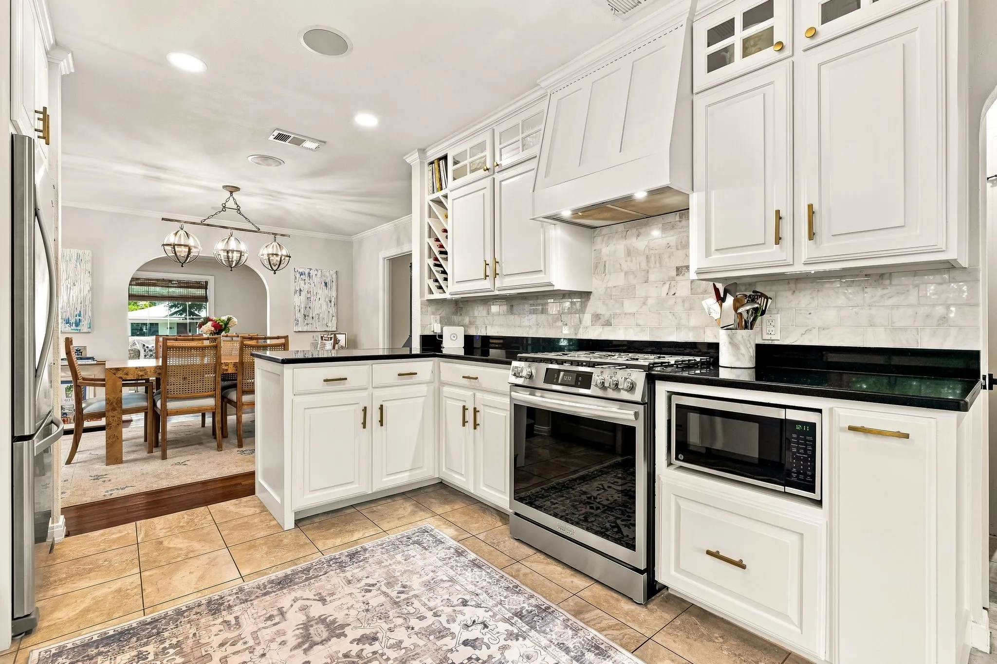 Single Family Residence For Sale in Dallas County , 6330 Ellsworth Avenue, Dallas, Texas 75214, 2 Bedroom, 2 Bathroom, 2 Garage spaces, 1,388 Sqft, built in 1940, mls#21363150, Real Estate Agent in Dallas, Homes For Sale in Dallas county, Homes For Sale in Dallas, Realtor in Dallas Texas, Real Estate Brokerage Independent Realty Texas, Luminita Cordes Realtor