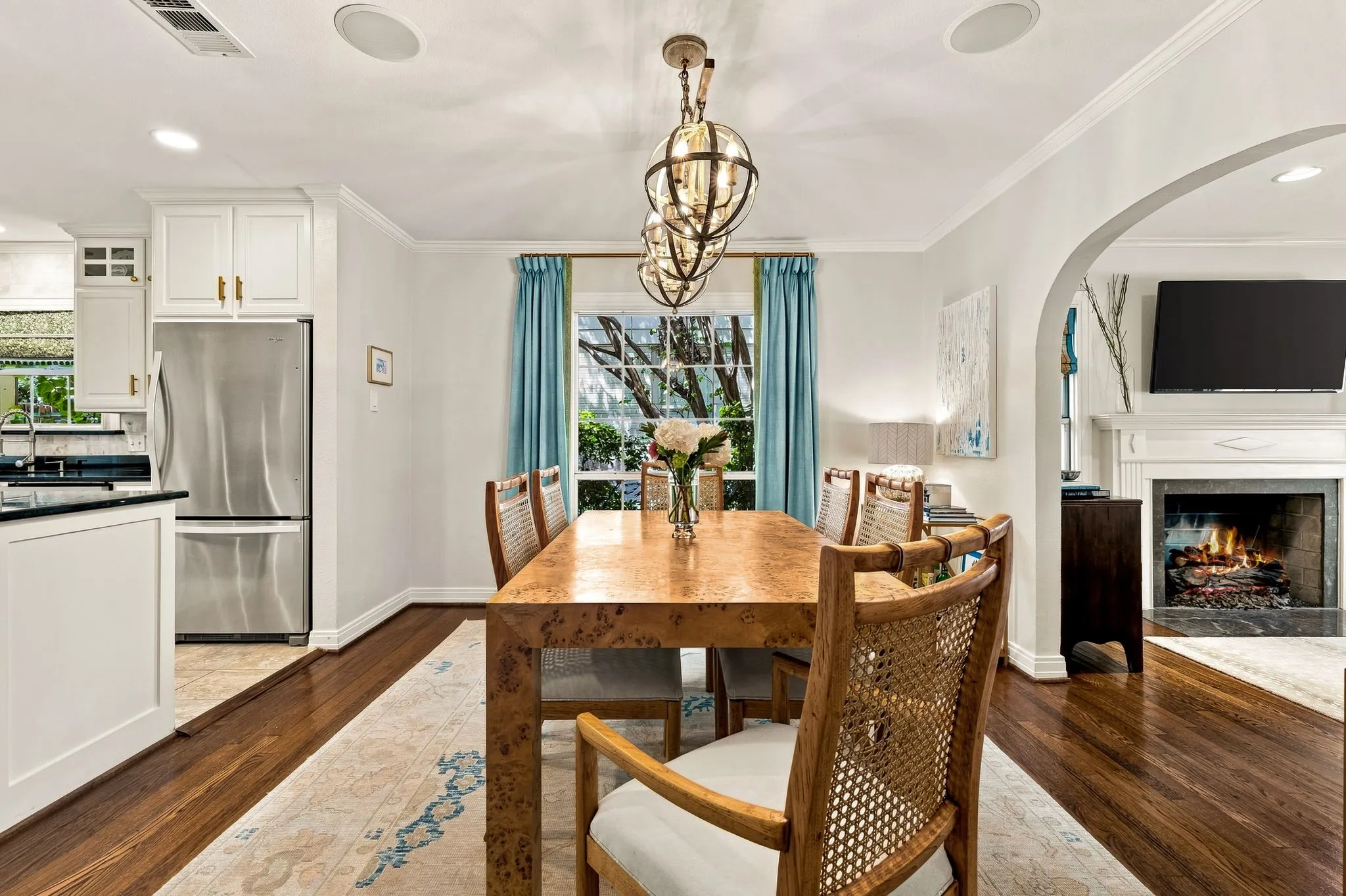 Single Family Residence For Sale in Dallas County , 6330 Ellsworth Avenue, Dallas, Texas 75214, 2 Bedroom, 2 Bathroom, 2 Garage spaces, 1,388 Sqft, built in 1940, mls#21363150, Real Estate Agent in Dallas, Homes For Sale in Dallas county, Homes For Sale in Dallas, Realtor in Dallas Texas, Real Estate Brokerage Independent Realty Texas, Luminita Cordes Realtor