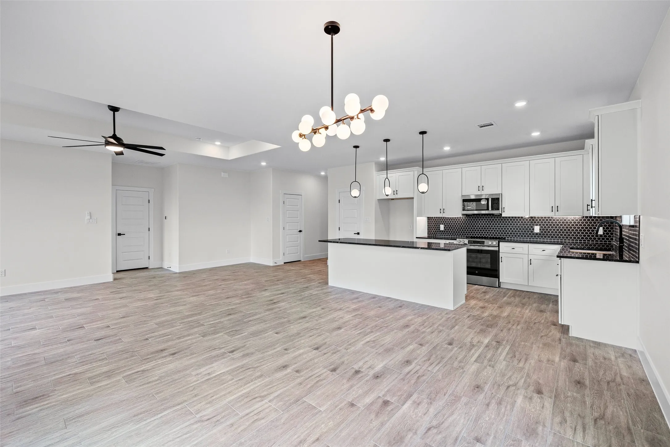 Single Family Residence For Sale in Hood County , 2712 Steepleridge Circle, Granbury, Texas 76048, 3 Bedroom, 2 Bathroom, 2 Garage spaces, 1,723 Sqft, built in 2026, mls#21366754, Real Estate Agent in Granbury, Homes For Sale in Hood county, Homes For Sale in Granbury, Realtor in Granbury Texas, Real Estate Brokerage Independent Realty Texas, Luminita Cordes Realtor