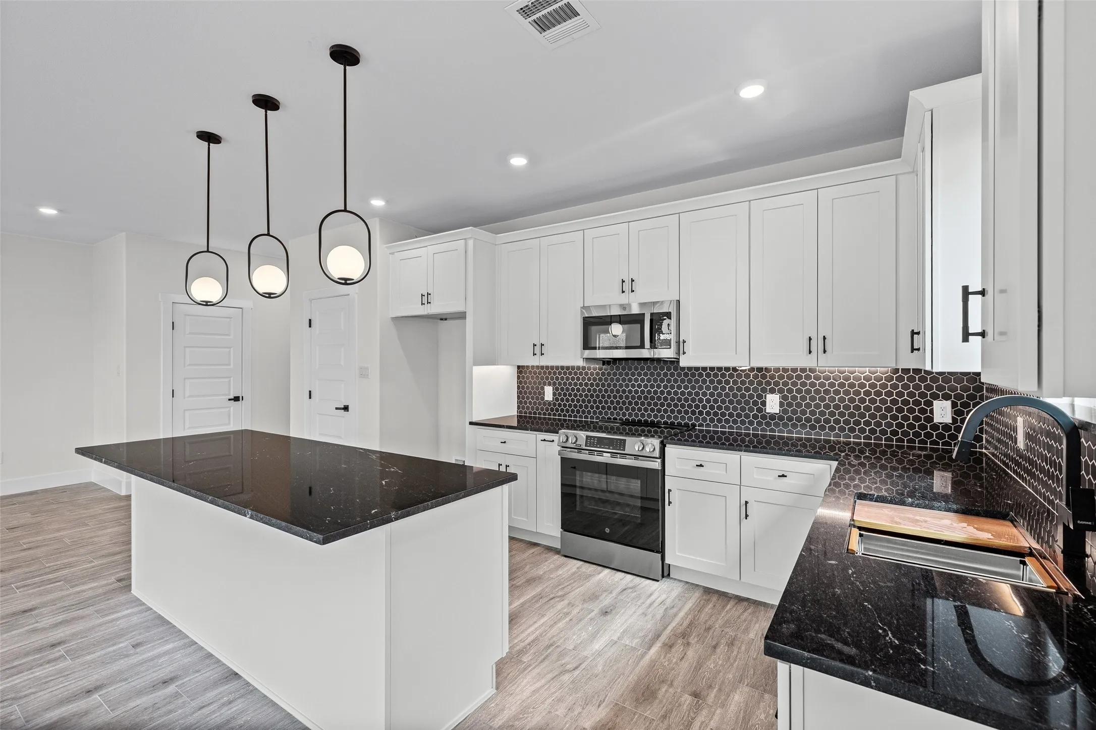 Single Family Residence For Sale in Hood County , 2712 Steepleridge Circle, Granbury, Texas 76048, 3 Bedroom, 2 Bathroom, 2 Garage spaces, 1,723 Sqft, built in 2026, mls#21366754, Real Estate Agent in Granbury, Homes For Sale in Hood county, Homes For Sale in Granbury, Realtor in Granbury Texas, Real Estate Brokerage Independent Realty Texas, Luminita Cordes Realtor