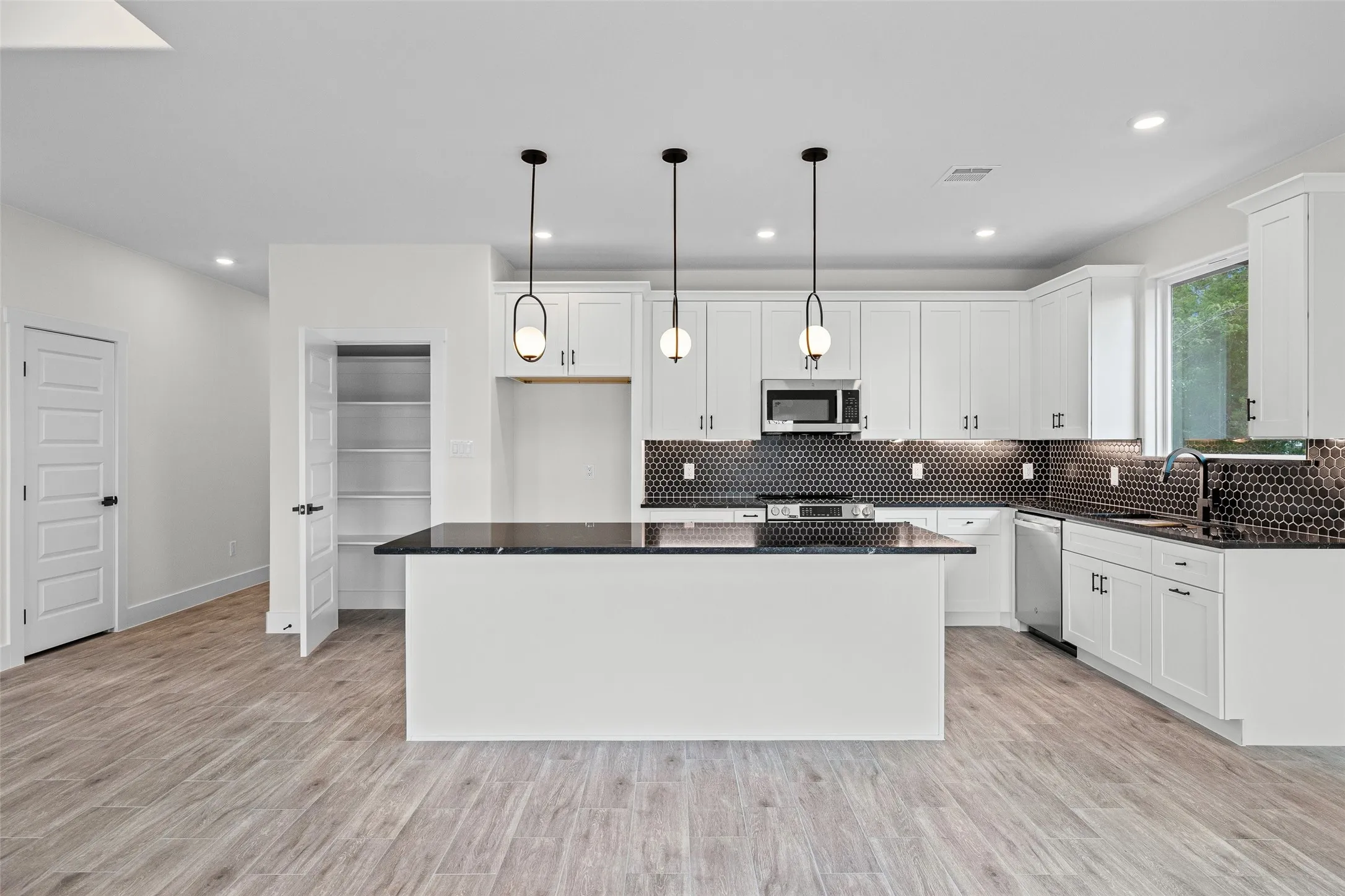Single Family Residence For Sale in Hood County , 2712 Steepleridge Circle, Granbury, Texas 76048, 3 Bedroom, 2 Bathroom, 2 Garage spaces, 1,723 Sqft, built in 2026, mls#21366754, Real Estate Agent in Granbury, Homes For Sale in Hood county, Homes For Sale in Granbury, Realtor in Granbury Texas, Real Estate Brokerage Independent Realty Texas, Luminita Cordes Realtor
