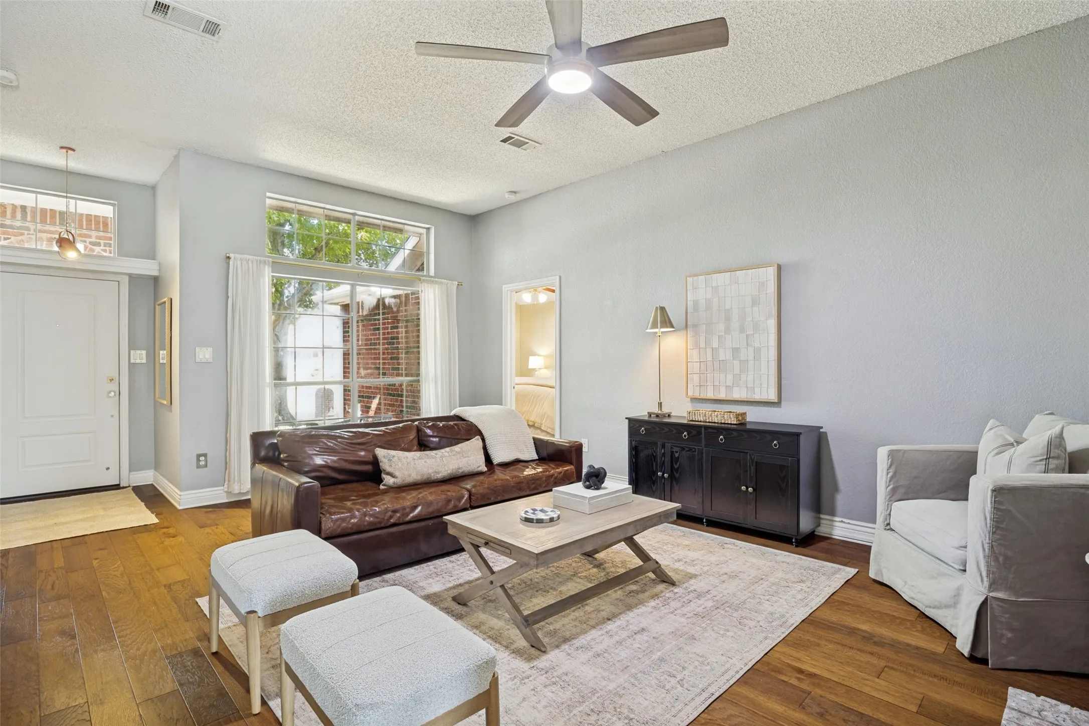 Single Family Residence For Sale in Dallas County , 2922 Andrea Lane, Garland, Texas 75040, 3 Bedroom, 2 Bathroom, 2 Garage spaces, 1,635 Sqft, built in 1992, mls#21360603, Real Estate Agent in Garland, Homes For Sale in Dallas county, Homes For Sale in Garland, Realtor in Garland Texas, Real Estate Brokerage Independent Realty Texas, Luminita Cordes Realtor