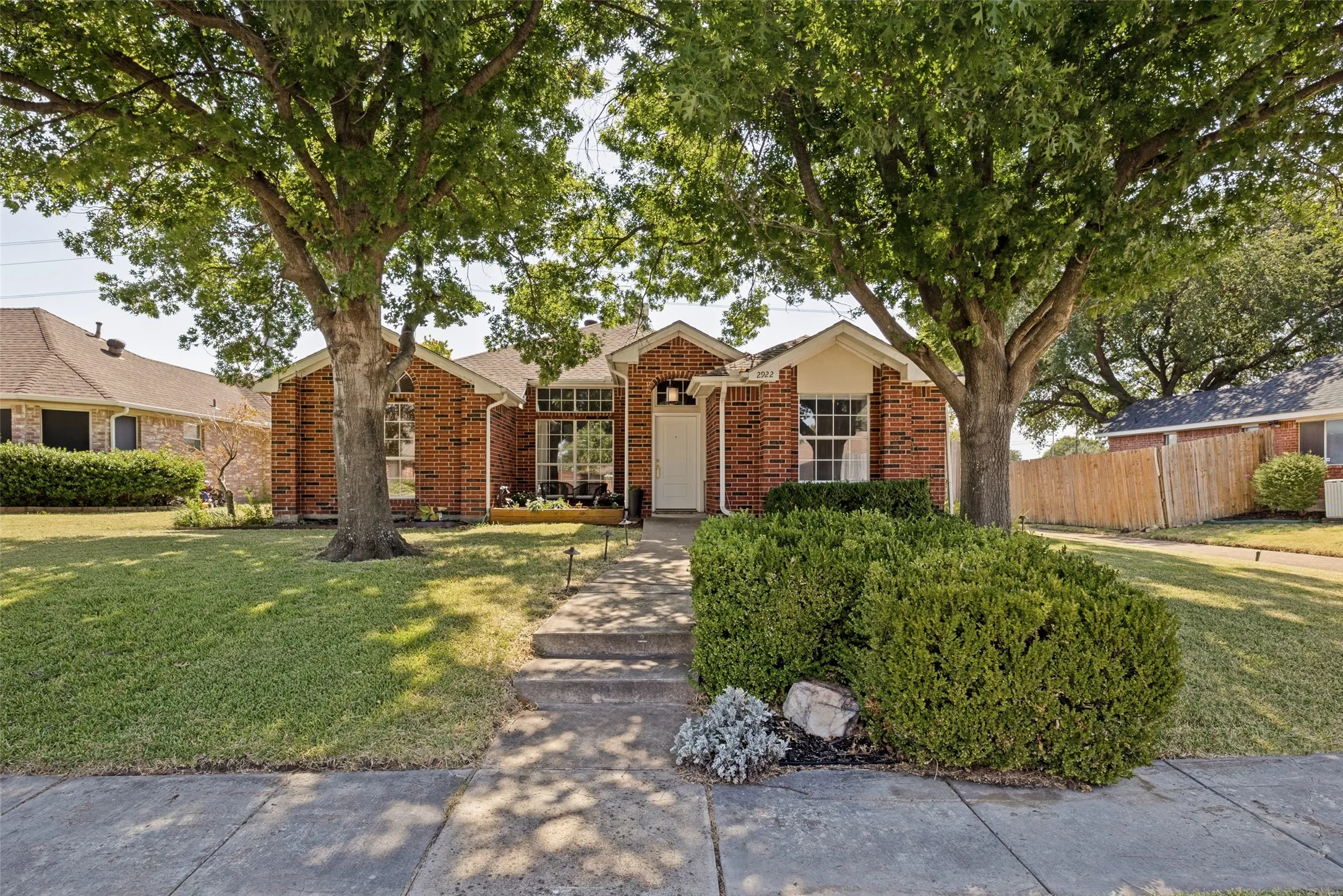 Single Family Residence For Sale in Dallas County , 2922 Andrea Lane, Garland, Texas 75040, 3 Bedroom, 2 Bathroom, 2 Garage spaces, 1,635 Sqft, built in 1992, mls#21360603, Real Estate Agent in Garland, Homes For Sale in Dallas county, Homes For Sale in Garland, Realtor in Garland Texas, Real Estate Brokerage Independent Realty Texas, Luminita Cordes Realtor
