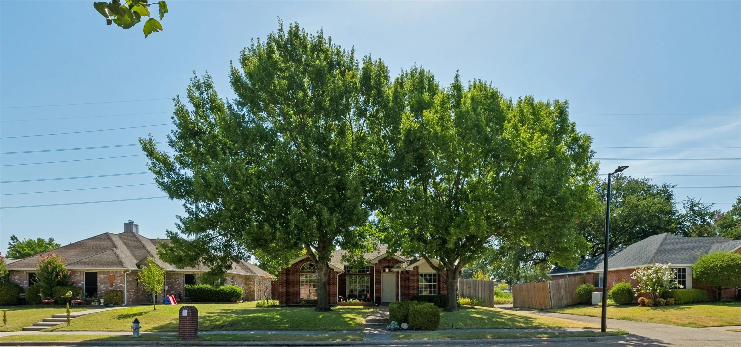 Single Family Residence For Sale in Dallas County , 2922 Andrea Lane, Garland, Texas 75040, 3 Bedroom, 2 Bathroom, 2 Garage spaces, 1,635 Sqft, built in 1992, mls#21360603, Real Estate Agent in Garland, Homes For Sale in Dallas county, Homes For Sale in Garland, Realtor in Garland Texas, Real Estate Brokerage Independent Realty Texas, Luminita Cordes Realtor