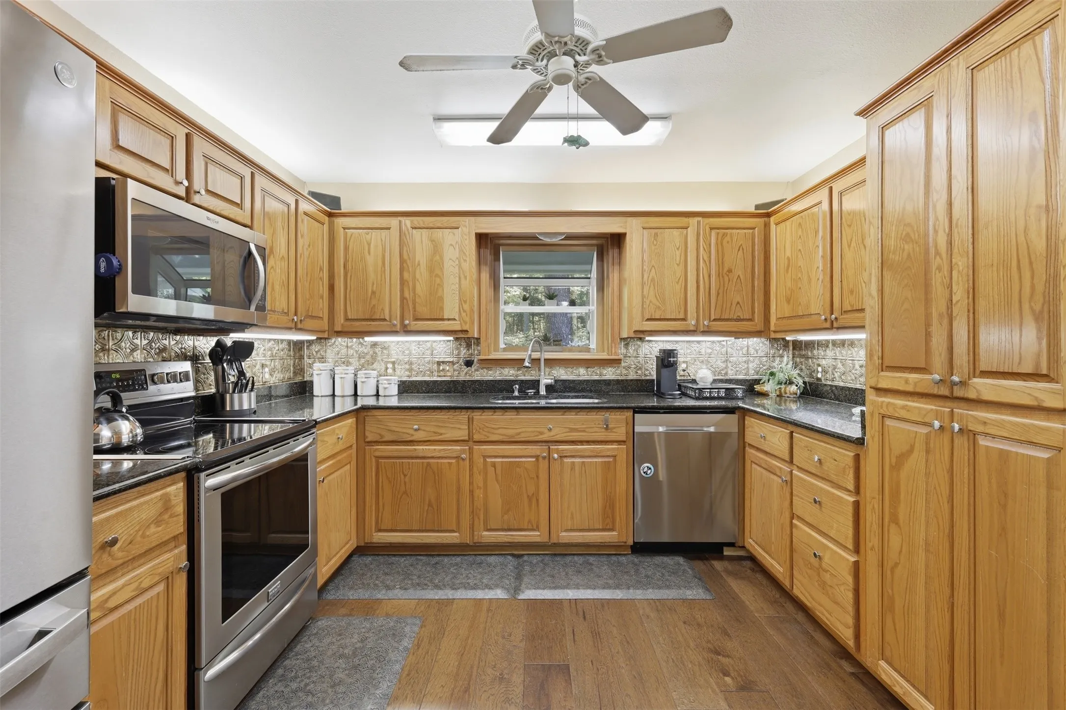 Single Family Residence For Sale in Camp County , 190 County Road 2452, Leesburg, Texas 75451, 3 Bedroom, 2 Bathroom, 3 Garage spaces, 1,938 Sqft, built in 2000, Price $699,000, mls#21235283, Real Estate Agent in Leesburg, Homes For Sale in Camp county, Homes For Sale in Leesburg, Realtor in Leesburg Texas, Real Estate Brokerage Independent Realty Texas, Luminita Cordes Realtor