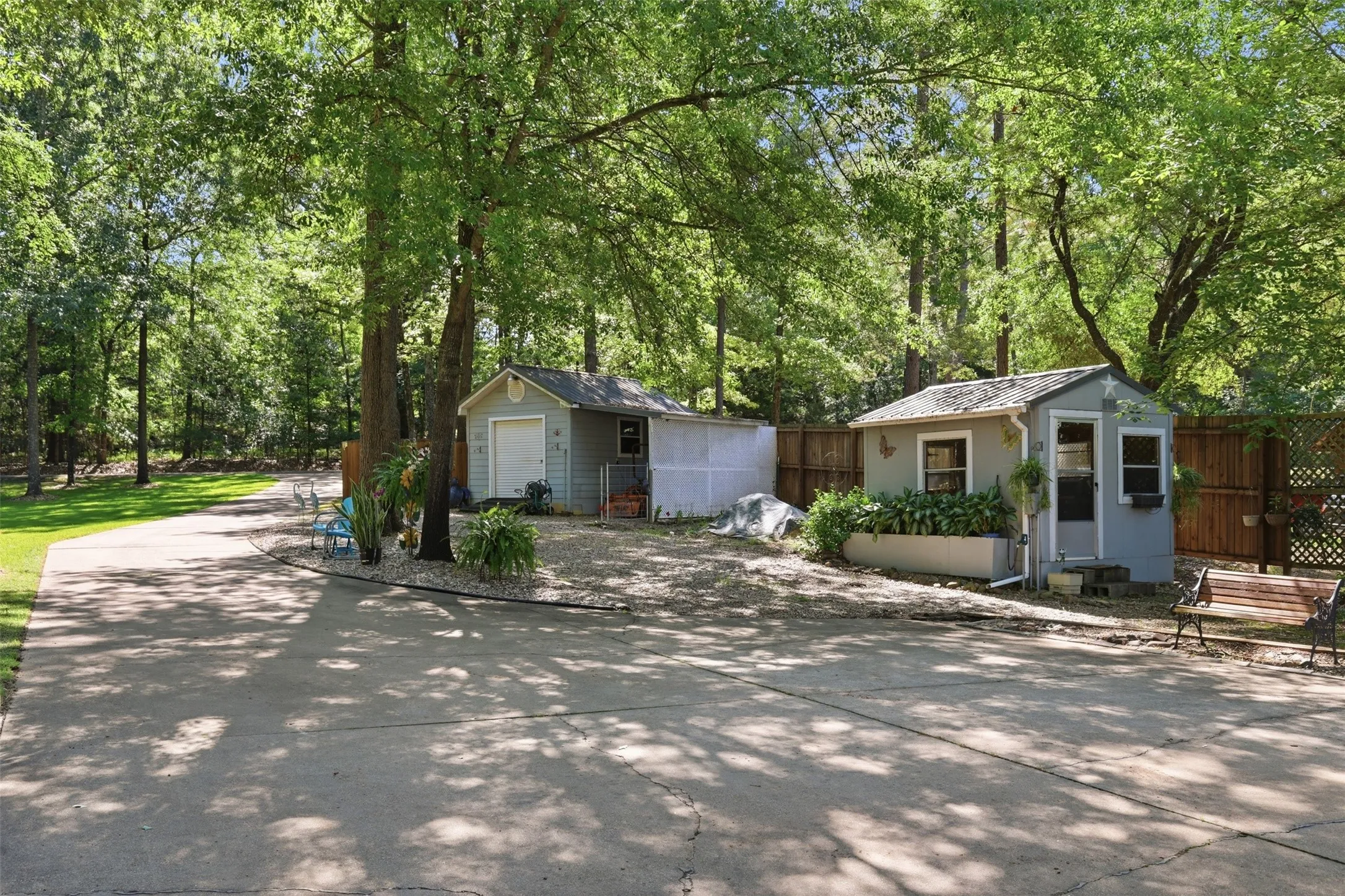 Single Family Residence For Sale in Camp County , 190 County Road 2452, Leesburg, Texas 75451, 3 Bedroom, 2 Bathroom, 3 Garage spaces, 1,938 Sqft, built in 2000, Price $699,000, mls#21235283, Real Estate Agent in Leesburg, Homes For Sale in Camp county, Homes For Sale in Leesburg, Realtor in Leesburg Texas, Real Estate Brokerage Independent Realty Texas, Luminita Cordes Realtor