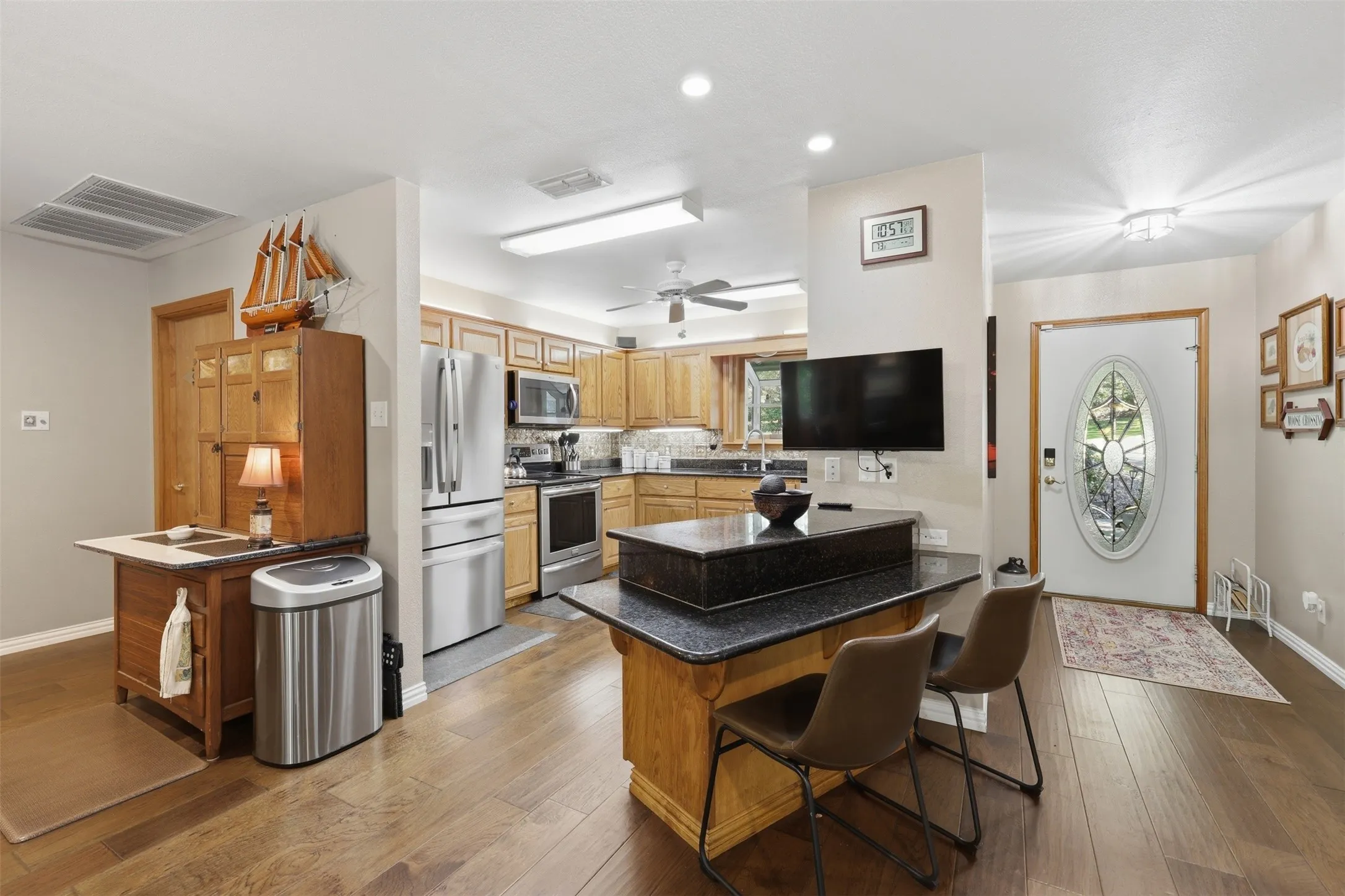 Single Family Residence For Sale in Camp County , 190 County Road 2452, Leesburg, Texas 75451, 3 Bedroom, 2 Bathroom, 3 Garage spaces, 1,938 Sqft, built in 2000, Price $699,000, mls#21235283, Real Estate Agent in Leesburg, Homes For Sale in Camp county, Homes For Sale in Leesburg, Realtor in Leesburg Texas, Real Estate Brokerage Independent Realty Texas, Luminita Cordes Realtor
