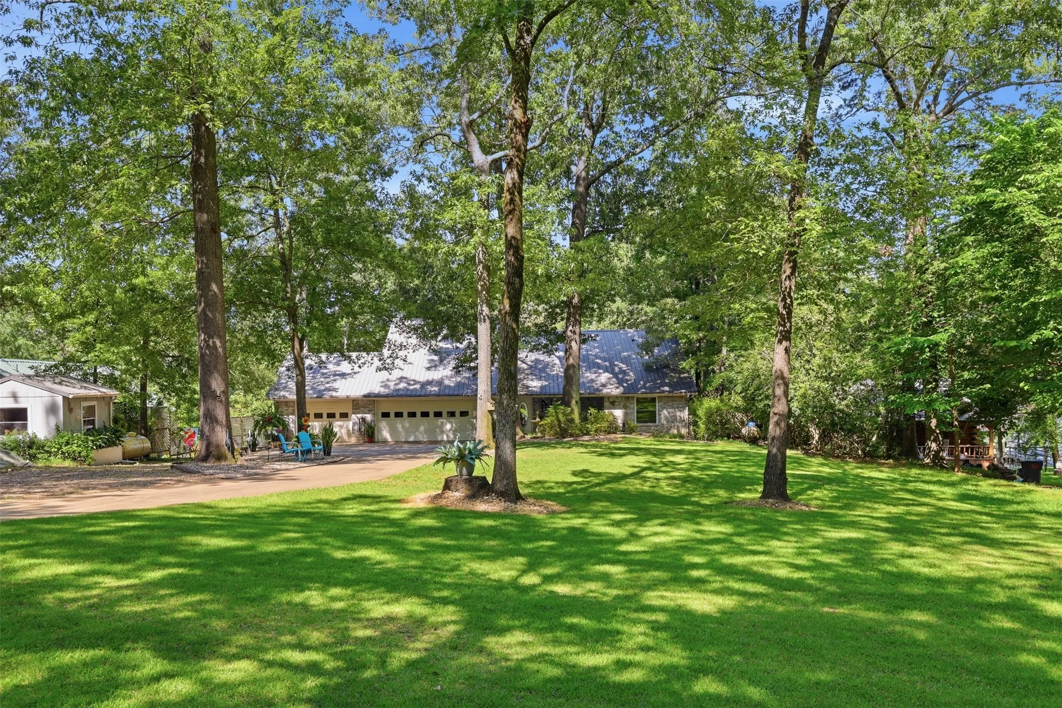 Single Family Residence For Sale in Camp County , 190 County Road 2452, Leesburg, Texas 75451, 3 Bedroom, 2 Bathroom, 3 Garage spaces, 1,938 Sqft, built in 2000, Price $699,000, mls#21235283, Real Estate Agent in Leesburg, Homes For Sale in Camp county, Homes For Sale in Leesburg, Realtor in Leesburg Texas, Real Estate Brokerage Independent Realty Texas, Luminita Cordes Realtor