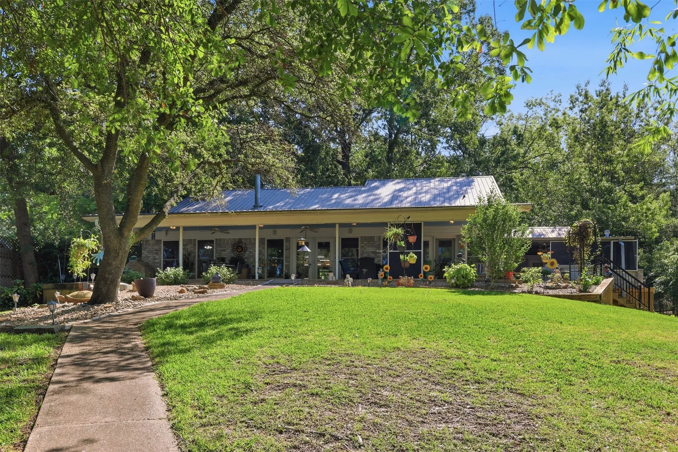Single Family Residence For Sale in Camp County , 190 County Road 2452, Leesburg, Texas 75451, 3 Bedroom, 2 Bathroom, 3 Garage spaces, 1,938 Sqft, built in 2000, Price $699,000, mls#21235283, Real Estate Agent in Leesburg, Homes For Sale in Camp county, Homes For Sale in Leesburg, Realtor in Leesburg Texas, Real Estate Brokerage Independent Realty Texas, Luminita Cordes Realtor