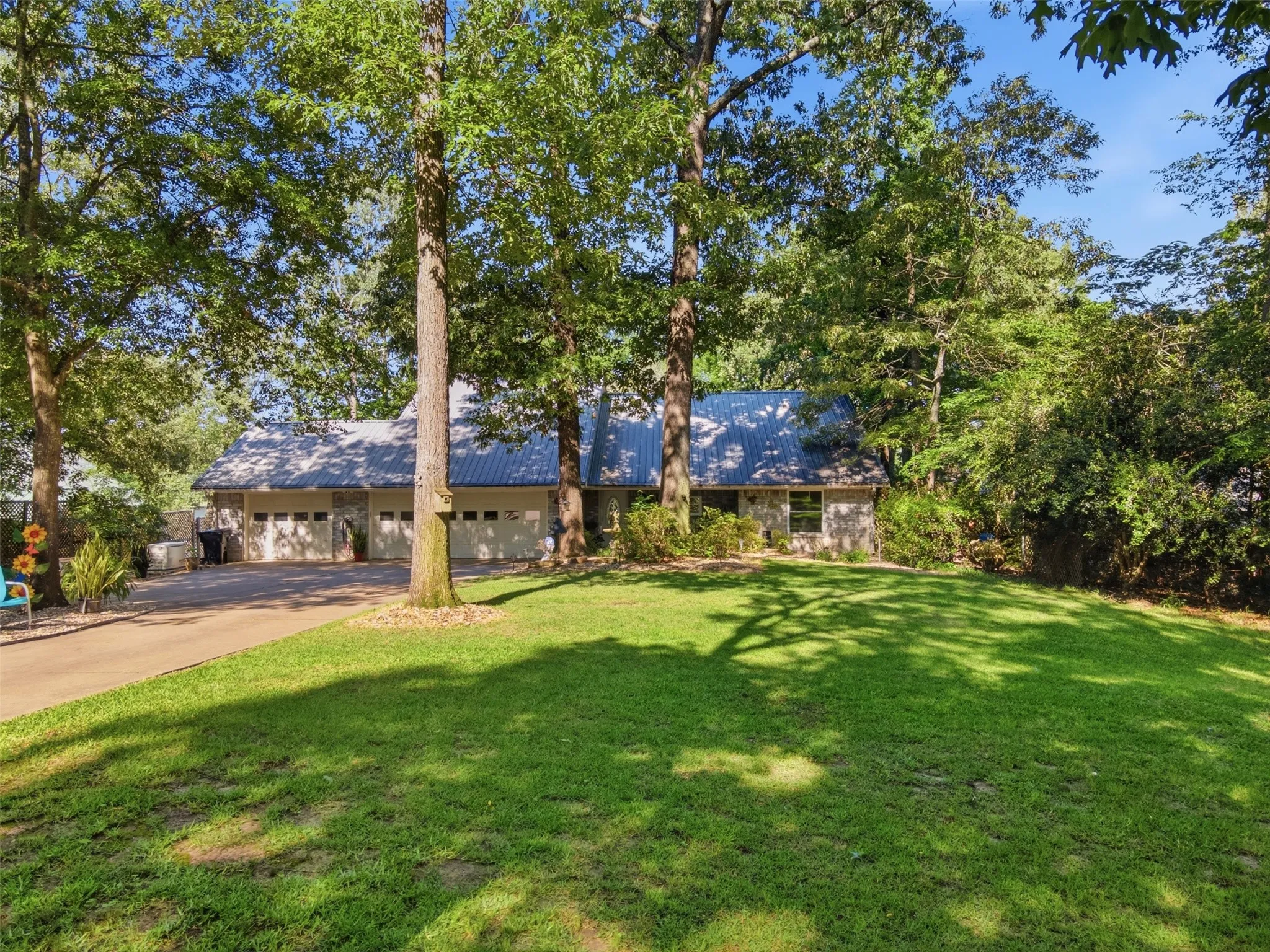 Single Family Residence For Sale in Camp County , 190 County Road 2452, Leesburg, Texas 75451, 3 Bedroom, 2 Bathroom, 3 Garage spaces, 1,938 Sqft, built in 2000, Price $699,000, mls#21235283, Real Estate Agent in Leesburg, Homes For Sale in Camp county, Homes For Sale in Leesburg, Realtor in Leesburg Texas, Real Estate Brokerage Independent Realty Texas, Luminita Cordes Realtor