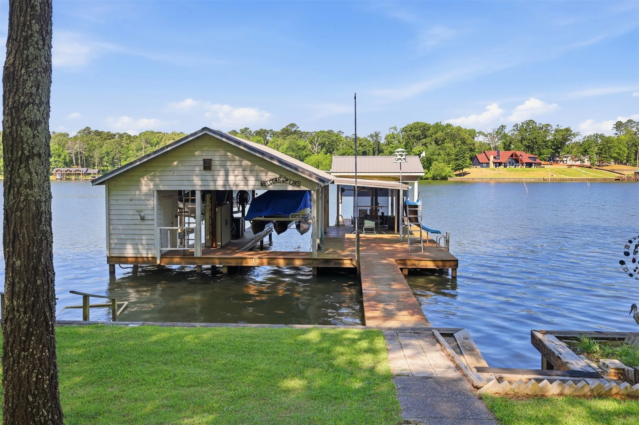Single Family Residence For Sale in Camp County , 190 County Road 2452, Leesburg, Texas 75451, 3 Bedroom, 2 Bathroom, 3 Garage spaces, 1,938 Sqft, built in 2000, Price $699,000, mls#21235283, Real Estate Agent in Leesburg, Homes For Sale in Camp county, Homes For Sale in Leesburg, Realtor in Leesburg Texas, Real Estate Brokerage Independent Realty Texas, Luminita Cordes Realtor
