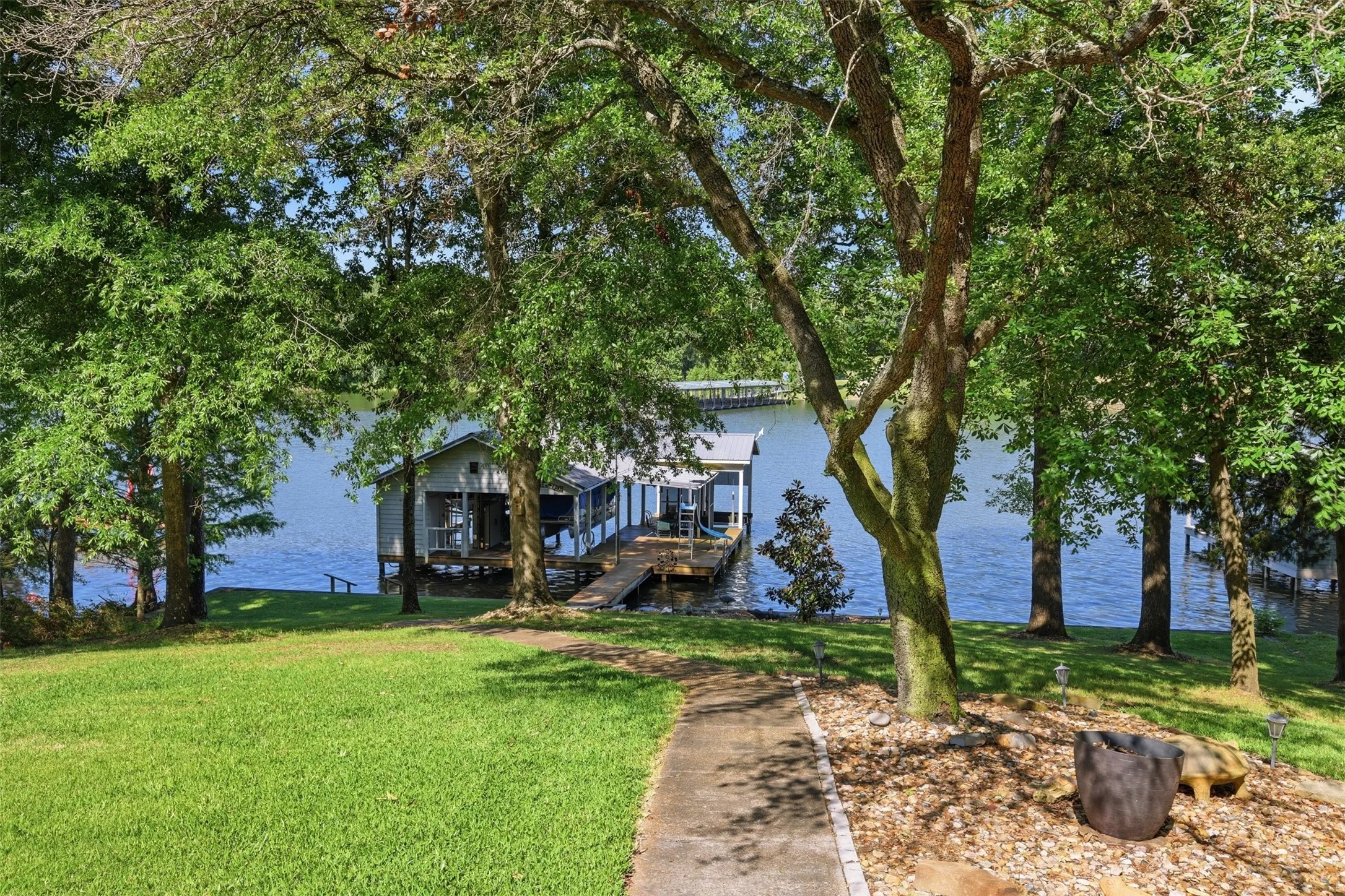 Single Family Residence For Sale in Camp County , 190 County Road 2452, Leesburg, Texas 75451, 3 Bedroom, 2 Bathroom, 3 Garage spaces, 1,938 Sqft, built in 2000, Price $699,000, mls#21235283, Real Estate Agent in Leesburg, Homes For Sale in Camp county, Homes For Sale in Leesburg, Realtor in Leesburg Texas, Real Estate Brokerage Independent Realty Texas, Luminita Cordes Realtor