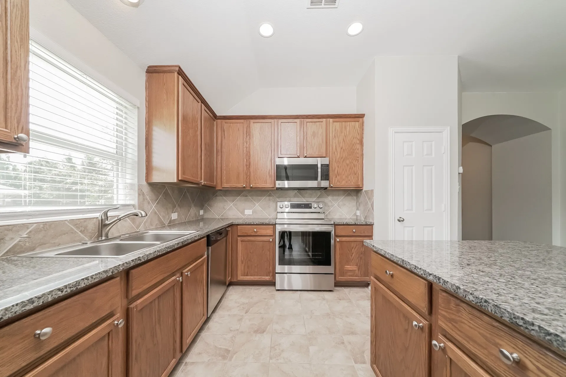 Single Family Residence For Rent in Denton County , 1521 TOUCAN Drive, Little Elm, Texas 75068, 3 Bedroom, 2 Bathroom, 2 Garage spaces, 1,661 Sqft, built in 2010, mls#21366763, Real Estate Agent in Little Elm, Homes For Rent in Denton county, Homes For Rent in Little Elm, Realtor in Little Elm Texas, Real Estate Brokerage Independent Realty Texas, Luminita Cordes Realtor