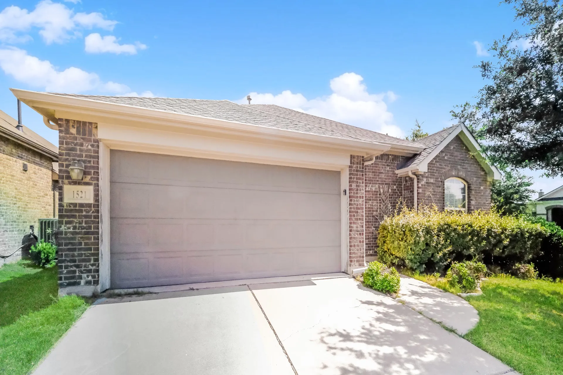 Single Family Residence For Rent in Denton County , 1521 TOUCAN Drive, Little Elm, Texas 75068, 3 Bedroom, 2 Bathroom, 2 Garage spaces, 1,661 Sqft, built in 2010, mls#21366763, Real Estate Agent in Little Elm, Homes For Rent in Denton county, Homes For Rent in Little Elm, Realtor in Little Elm Texas, Real Estate Brokerage Independent Realty Texas, Luminita Cordes Realtor