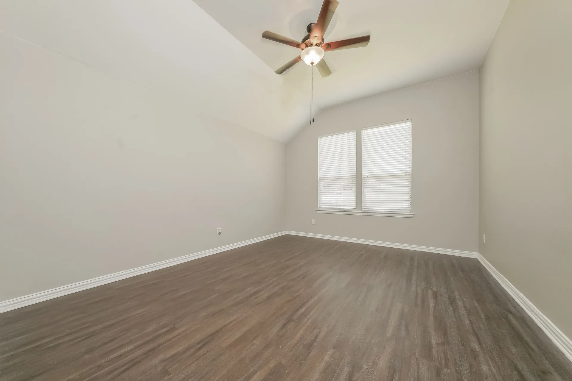 Single Family Residence For Rent in Denton County , 1521 TOUCAN Drive, Little Elm, Texas 75068, 3 Bedroom, 2 Bathroom, 2 Garage spaces, 1,661 Sqft, built in 2010, mls#21366763, Real Estate Agent in Little Elm, Homes For Rent in Denton county, Homes For Rent in Little Elm, Realtor in Little Elm Texas, Real Estate Brokerage Independent Realty Texas, Luminita Cordes Realtor