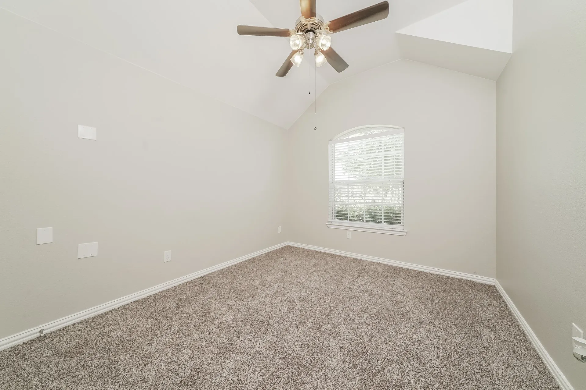 Single Family Residence For Rent in Denton County , 1521 TOUCAN Drive, Little Elm, Texas 75068, 3 Bedroom, 2 Bathroom, 2 Garage spaces, 1,661 Sqft, built in 2010, mls#21366763, Real Estate Agent in Little Elm, Homes For Rent in Denton county, Homes For Rent in Little Elm, Realtor in Little Elm Texas, Real Estate Brokerage Independent Realty Texas, Luminita Cordes Realtor