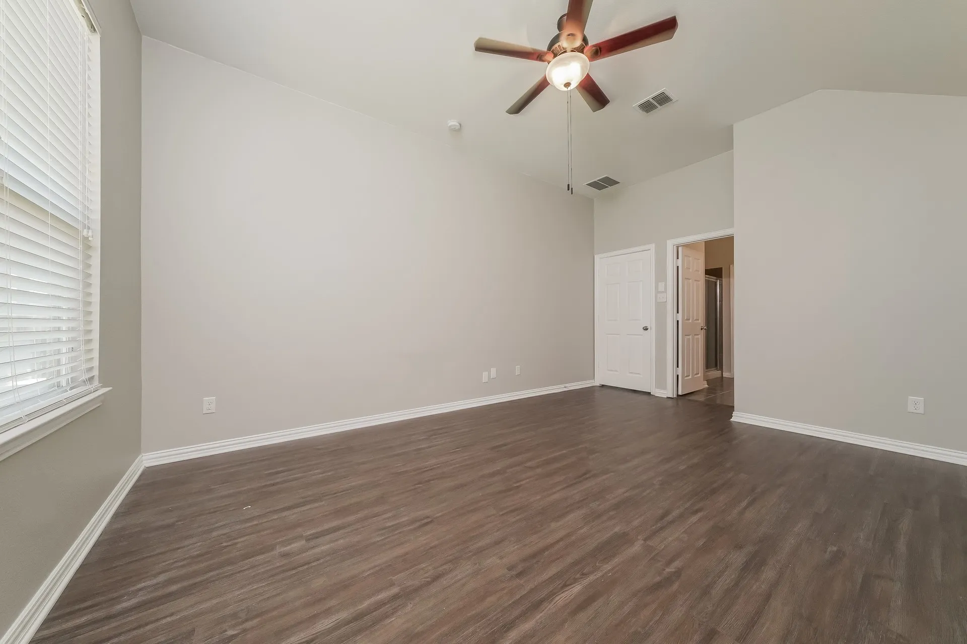 Single Family Residence For Rent in Denton County , 1521 TOUCAN Drive, Little Elm, Texas 75068, 3 Bedroom, 2 Bathroom, 2 Garage spaces, 1,661 Sqft, built in 2010, mls#21366763, Real Estate Agent in Little Elm, Homes For Rent in Denton county, Homes For Rent in Little Elm, Realtor in Little Elm Texas, Real Estate Brokerage Independent Realty Texas, Luminita Cordes Realtor