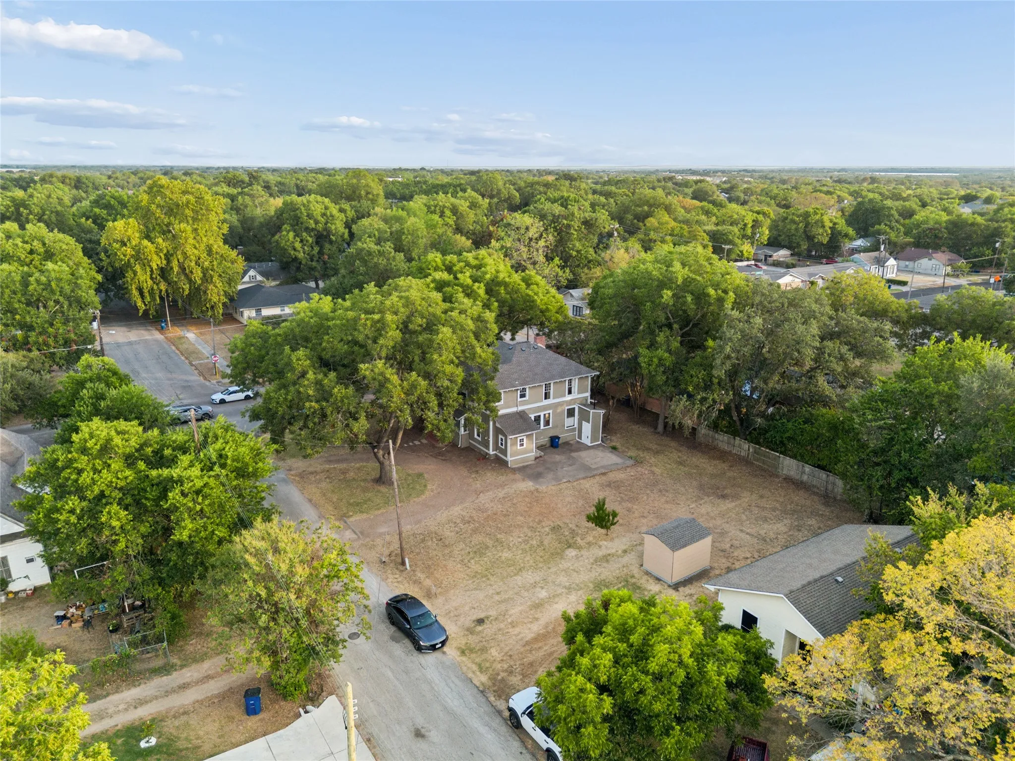 Single Family Residence For Sale in Ellis County , 400 W Gilmer Street, Ennis, Texas 75119, 3 Bedroom, 2 Bathroom, Garage spaces, 1,946 Sqft, built in 1915, mls#21366310, Real Estate Agent in Ennis, Homes For Sale in Ellis county, Homes For Sale in Ennis, Realtor in Ennis Texas, Real Estate Brokerage Independent Realty Texas, Luminita Cordes Realtor