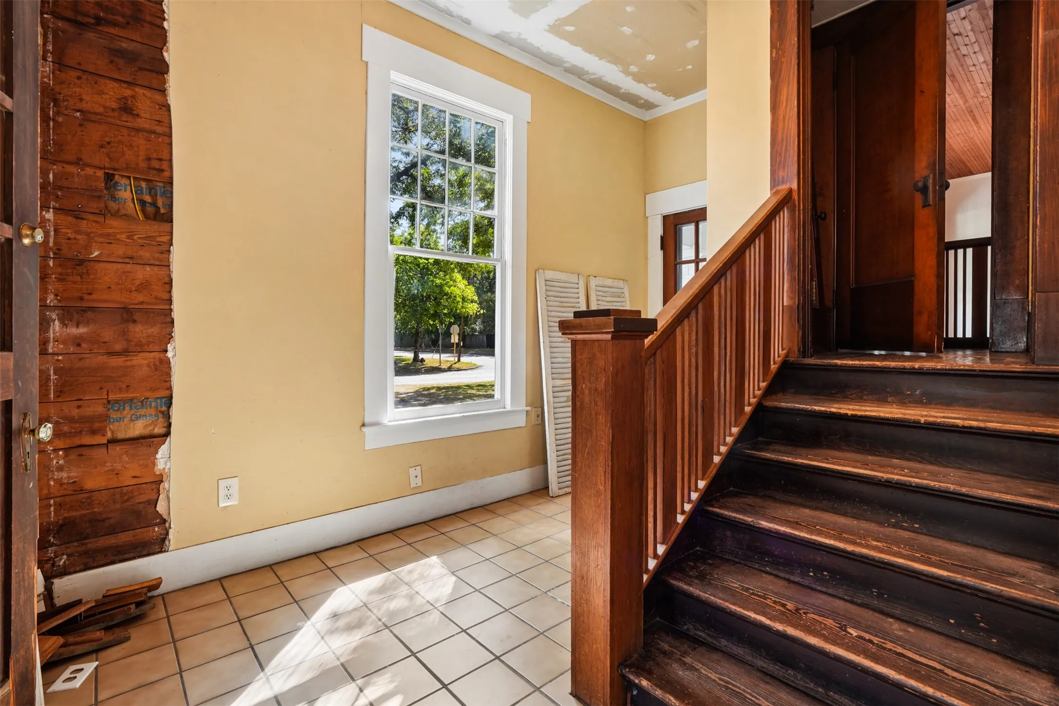 Single Family Residence For Sale in Ellis County , 400 W Gilmer Street, Ennis, Texas 75119, 3 Bedroom, 2 Bathroom, Garage spaces, 1,946 Sqft, built in 1915, mls#21366310, Real Estate Agent in Ennis, Homes For Sale in Ellis county, Homes For Sale in Ennis, Realtor in Ennis Texas, Real Estate Brokerage Independent Realty Texas, Luminita Cordes Realtor