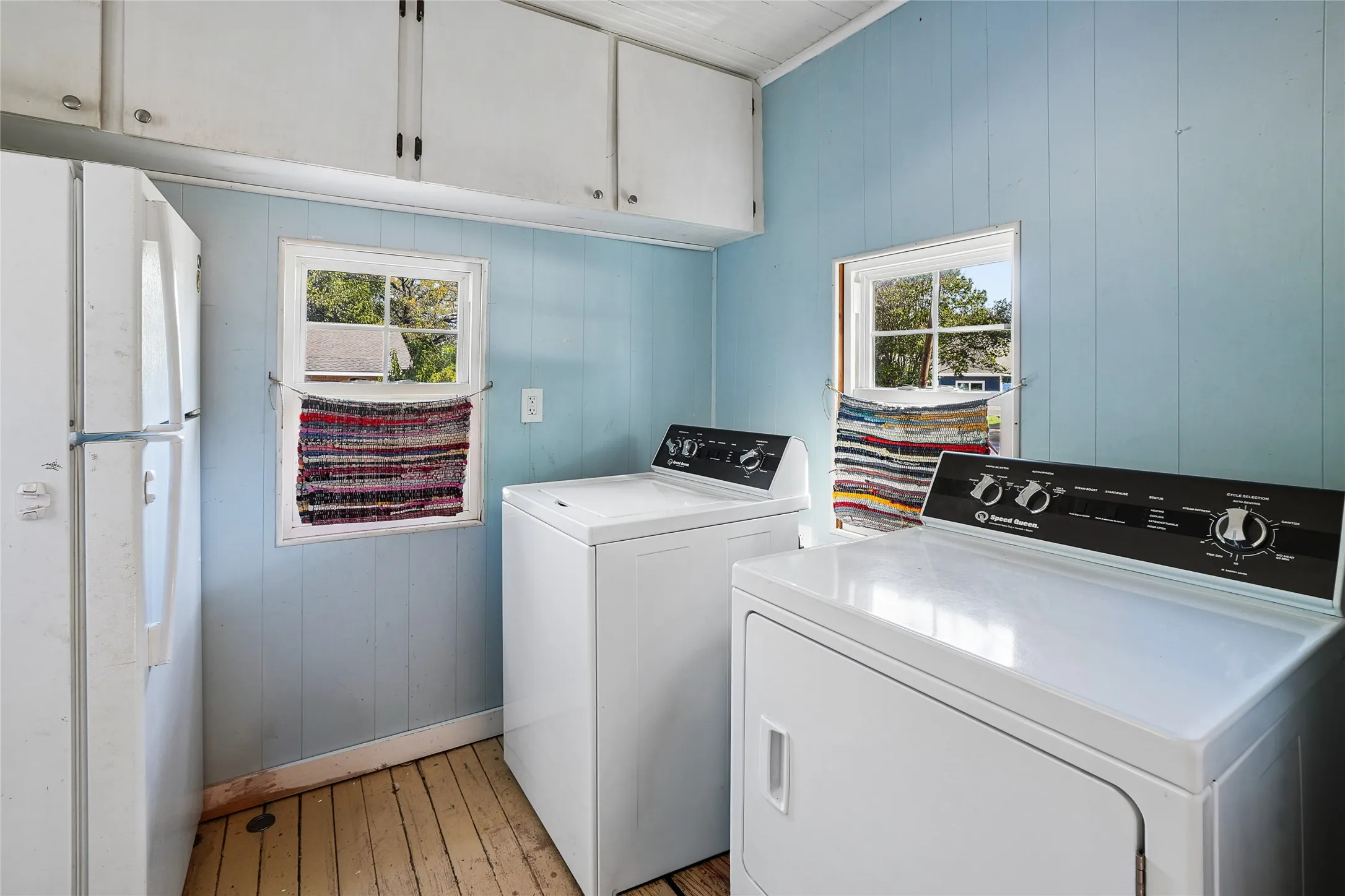 Single Family Residence For Sale in Ellis County , 400 W Gilmer Street, Ennis, Texas 75119, 3 Bedroom, 2 Bathroom, Garage spaces, 1,946 Sqft, built in 1915, mls#21366310, Real Estate Agent in Ennis, Homes For Sale in Ellis county, Homes For Sale in Ennis, Realtor in Ennis Texas, Real Estate Brokerage Independent Realty Texas, Luminita Cordes Realtor