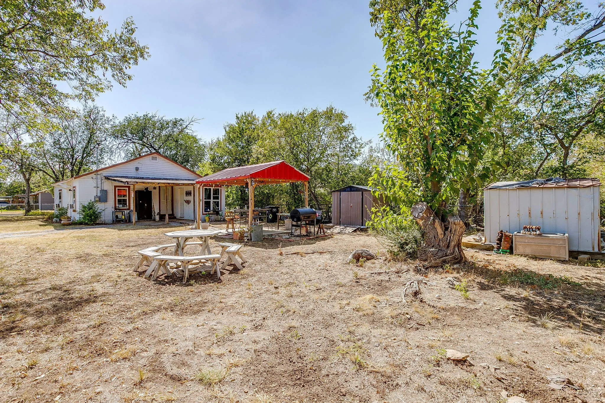Single Family Residence For Sale in Tarrant County , 3300 31st Street, Fort Worth, Texas 76106, 2 Bedroom, 1 Bathroom, Garage spaces, 899 Sqft, built in 1975, mls#21365793, Real Estate Agent in Fort Worth, Homes For Sale in Tarrant county, Homes For Sale in Fort Worth, Realtor in Fort Worth Texas, Real Estate Brokerage Independent Realty Texas, Luminita Cordes Realtor