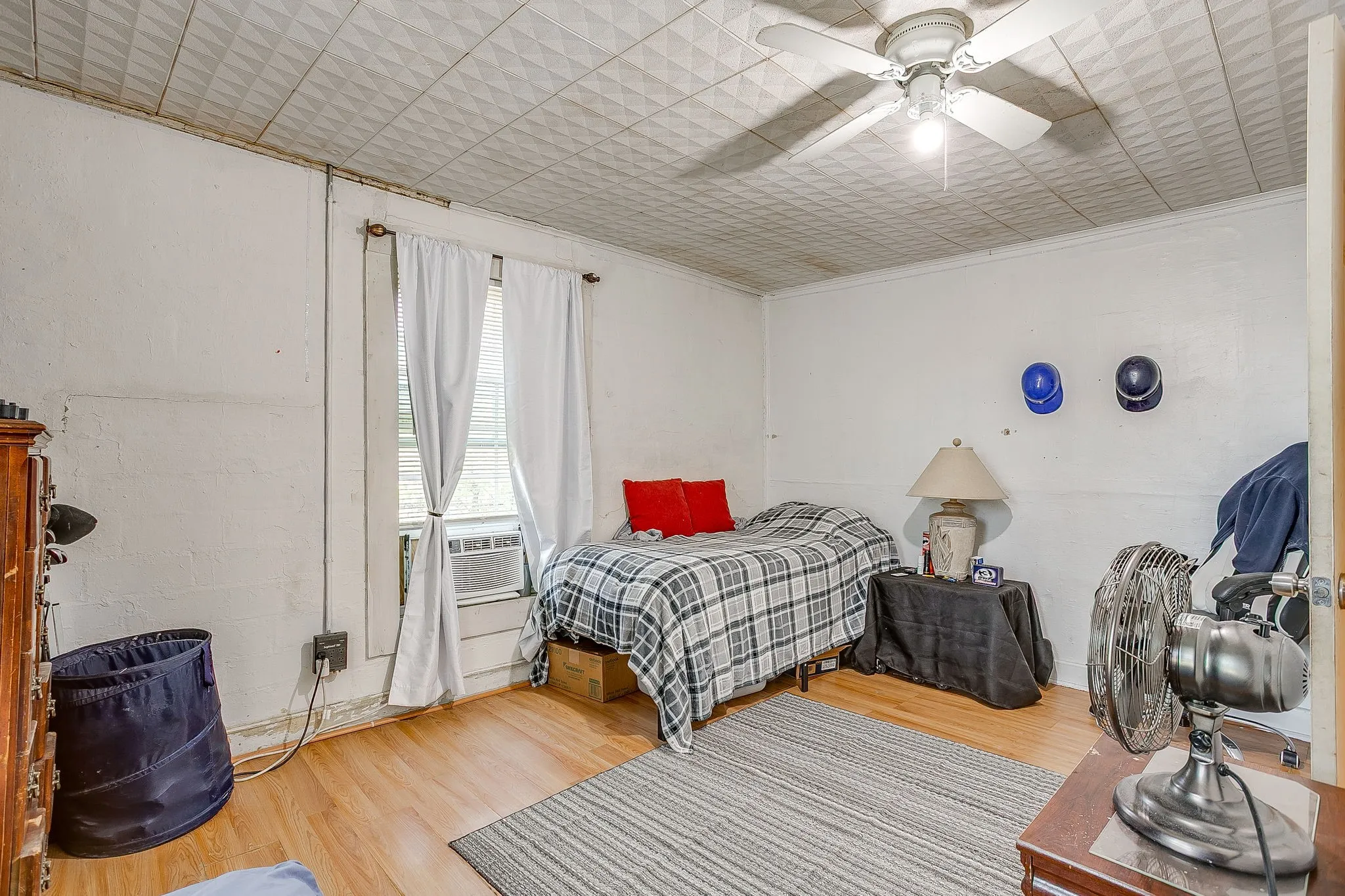 Single Family Residence For Sale in Tarrant County , 3300 31st Street, Fort Worth, Texas 76106, 2 Bedroom, 1 Bathroom, Garage spaces, 899 Sqft, built in 1975, mls#21365793, Real Estate Agent in Fort Worth, Homes For Sale in Tarrant county, Homes For Sale in Fort Worth, Realtor in Fort Worth Texas, Real Estate Brokerage Independent Realty Texas, Luminita Cordes Realtor