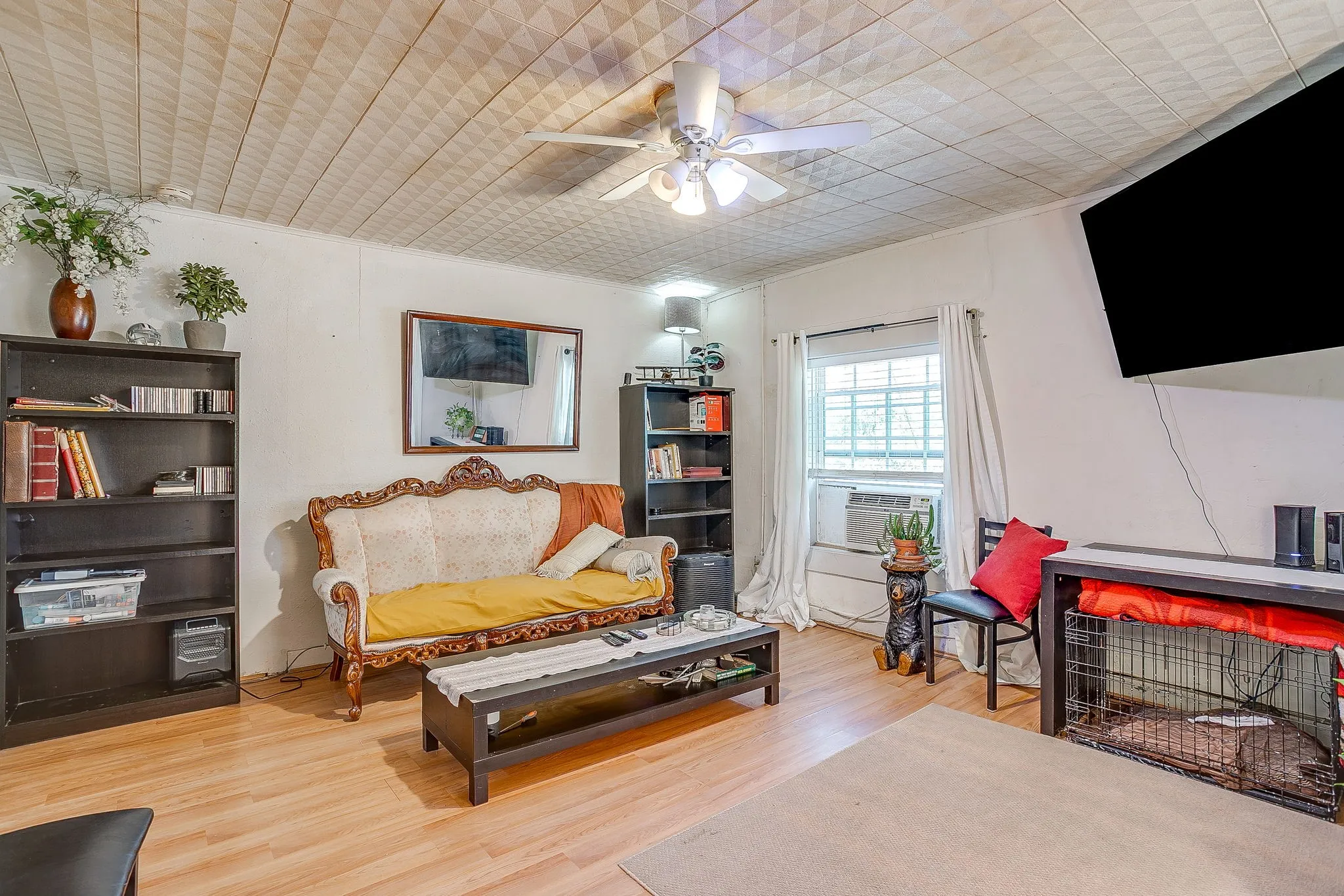 Single Family Residence For Sale in Tarrant County , 3300 31st Street, Fort Worth, Texas 76106, 2 Bedroom, 1 Bathroom, Garage spaces, 899 Sqft, built in 1975, mls#21365793, Real Estate Agent in Fort Worth, Homes For Sale in Tarrant county, Homes For Sale in Fort Worth, Realtor in Fort Worth Texas, Real Estate Brokerage Independent Realty Texas, Luminita Cordes Realtor