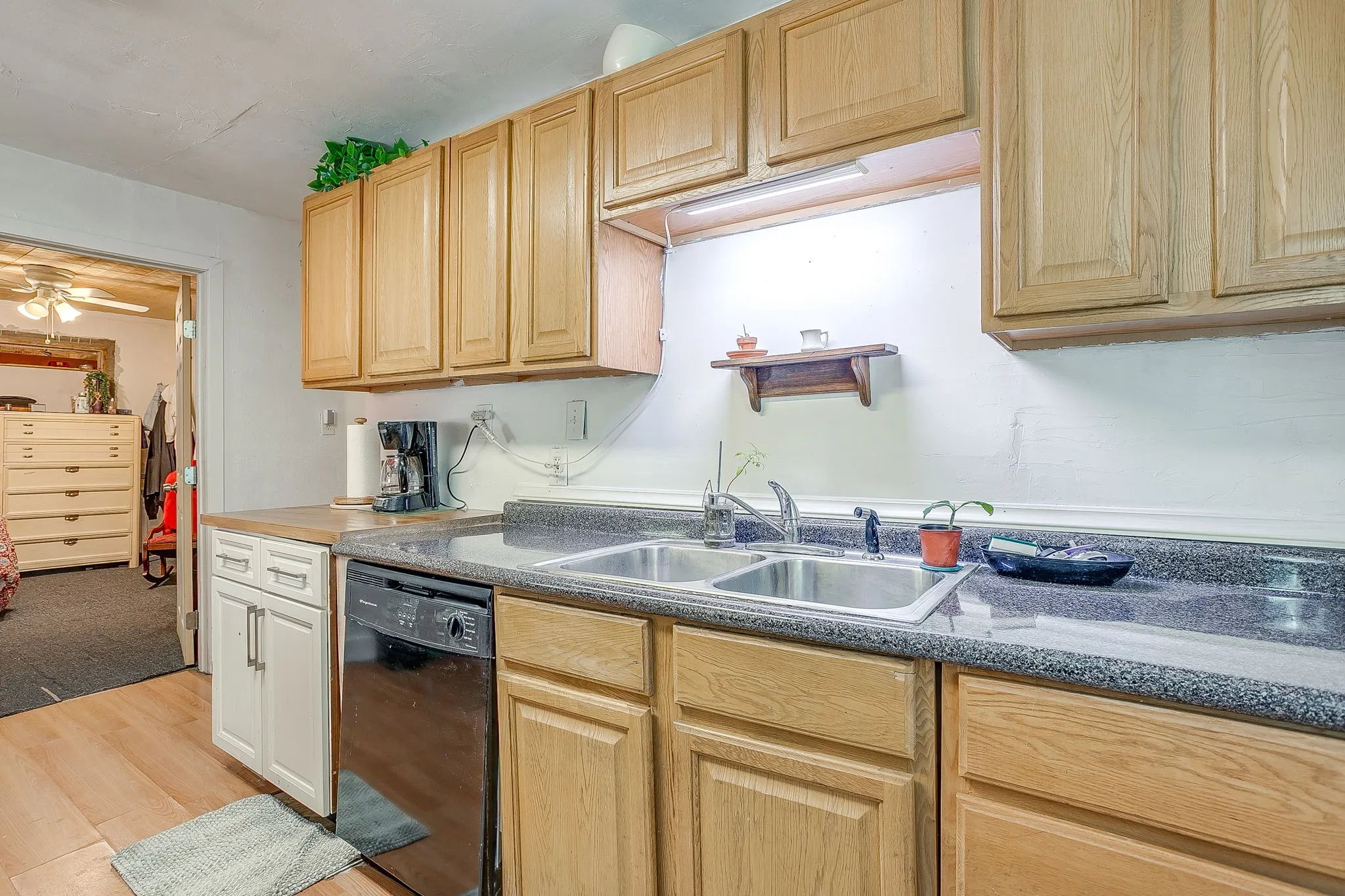 Single Family Residence For Sale in Tarrant County , 3300 31st Street, Fort Worth, Texas 76106, 2 Bedroom, 1 Bathroom, Garage spaces, 899 Sqft, built in 1975, mls#21365793, Real Estate Agent in Fort Worth, Homes For Sale in Tarrant county, Homes For Sale in Fort Worth, Realtor in Fort Worth Texas, Real Estate Brokerage Independent Realty Texas, Luminita Cordes Realtor