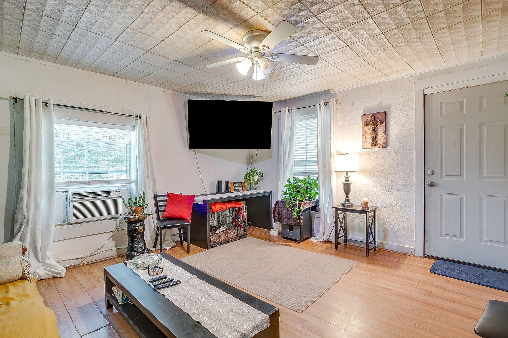 Single Family Residence For Sale in Tarrant County , 3300 31st Street, Fort Worth, Texas 76106, 2 Bedroom, 1 Bathroom, Garage spaces, 899 Sqft, built in 1975, mls#21365793, Real Estate Agent in Fort Worth, Homes For Sale in Tarrant county, Homes For Sale in Fort Worth, Realtor in Fort Worth Texas, Real Estate Brokerage Independent Realty Texas, Luminita Cordes Realtor