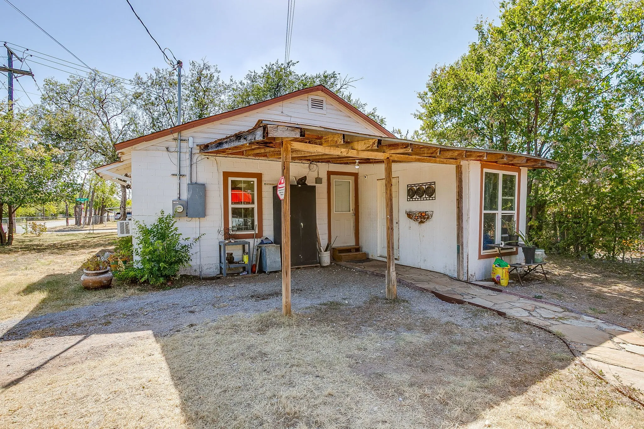 Single Family Residence For Sale in Tarrant County , 3300 31st Street, Fort Worth, Texas 76106, 2 Bedroom, 1 Bathroom, Garage spaces, 899 Sqft, built in 1975, mls#21365793, Real Estate Agent in Fort Worth, Homes For Sale in Tarrant county, Homes For Sale in Fort Worth, Realtor in Fort Worth Texas, Real Estate Brokerage Independent Realty Texas, Luminita Cordes Realtor