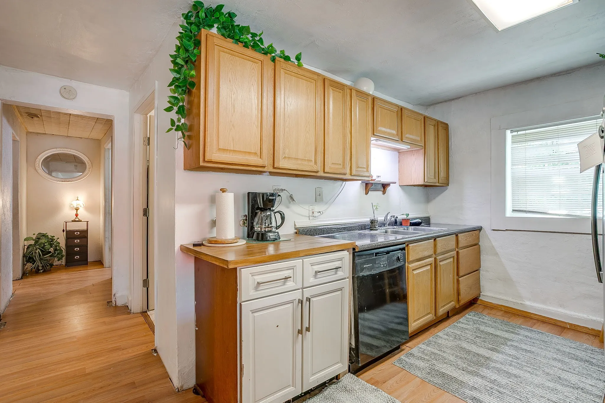 Single Family Residence For Sale in Tarrant County , 3300 31st Street, Fort Worth, Texas 76106, 2 Bedroom, 1 Bathroom, Garage spaces, 899 Sqft, built in 1975, mls#21365793, Real Estate Agent in Fort Worth, Homes For Sale in Tarrant county, Homes For Sale in Fort Worth, Realtor in Fort Worth Texas, Real Estate Brokerage Independent Realty Texas, Luminita Cordes Realtor