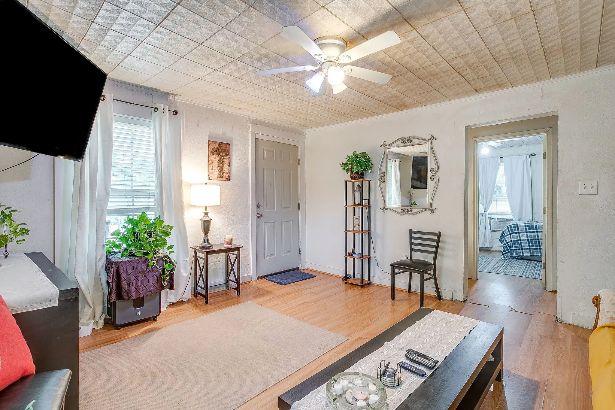 Single Family Residence For Sale in Tarrant County , 3300 31st Street, Fort Worth, Texas 76106, 2 Bedroom, 1 Bathroom, Garage spaces, 899 Sqft, built in 1975, mls#21365793, Real Estate Agent in Fort Worth, Homes For Sale in Tarrant county, Homes For Sale in Fort Worth, Realtor in Fort Worth Texas, Real Estate Brokerage Independent Realty Texas, Luminita Cordes Realtor