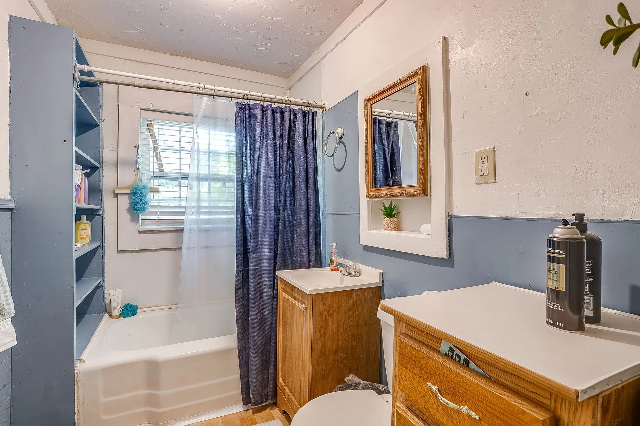Single Family Residence For Sale in Tarrant County , 3300 31st Street, Fort Worth, Texas 76106, 2 Bedroom, 1 Bathroom, Garage spaces, 899 Sqft, built in 1975, mls#21365793, Real Estate Agent in Fort Worth, Homes For Sale in Tarrant county, Homes For Sale in Fort Worth, Realtor in Fort Worth Texas, Real Estate Brokerage Independent Realty Texas, Luminita Cordes Realtor