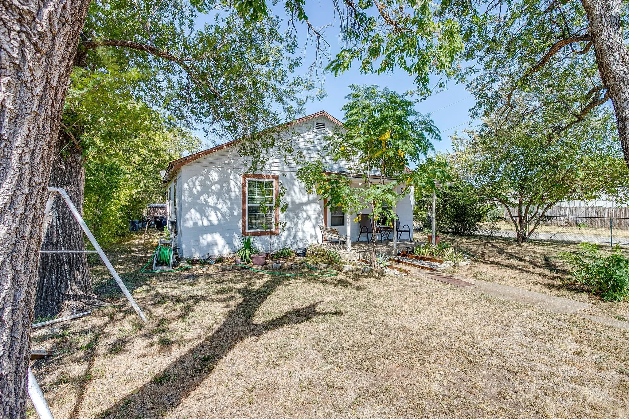 Single Family Residence For Sale in Tarrant County , 3300 31st Street, Fort Worth, Texas 76106, 2 Bedroom, 1 Bathroom, Garage spaces, 899 Sqft, built in 1975, mls#21365793, Real Estate Agent in Fort Worth, Homes For Sale in Tarrant county, Homes For Sale in Fort Worth, Realtor in Fort Worth Texas, Real Estate Brokerage Independent Realty Texas, Luminita Cordes Realtor