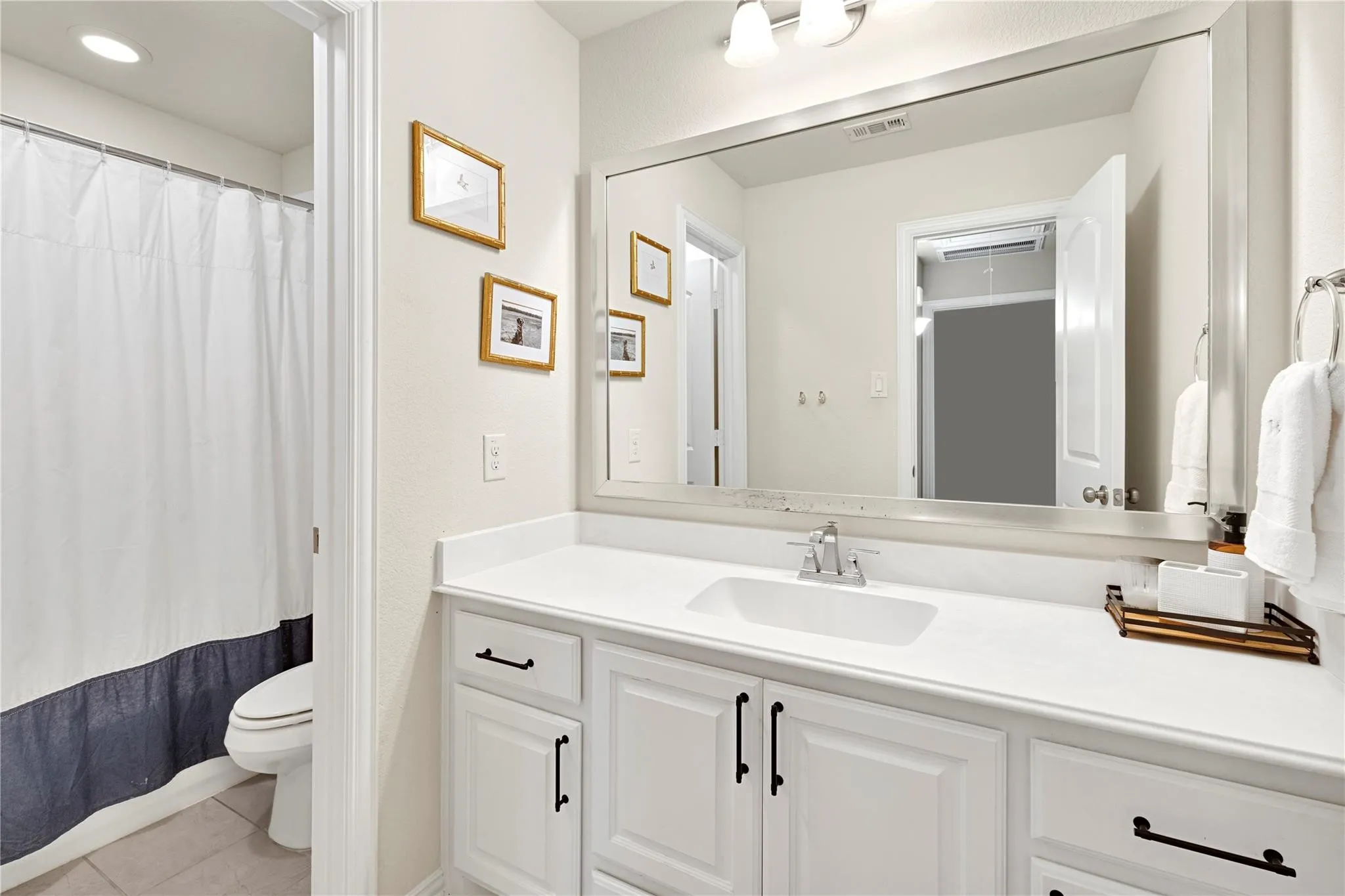 Single Family Residence For Sale in Denton County , 4528 Oriel Lane, Carrollton, Texas 75010, 3 Bedroom, 3 Bathroom, 2 Garage spaces, 2,611 Sqft, built in 2018, mls#21366744, Real Estate Agent in Carrollton, Homes For Sale in Denton county, Homes For Sale in Carrollton, Realtor in Carrollton Texas, Real Estate Brokerage Independent Realty Texas, Luminita Cordes Realtor