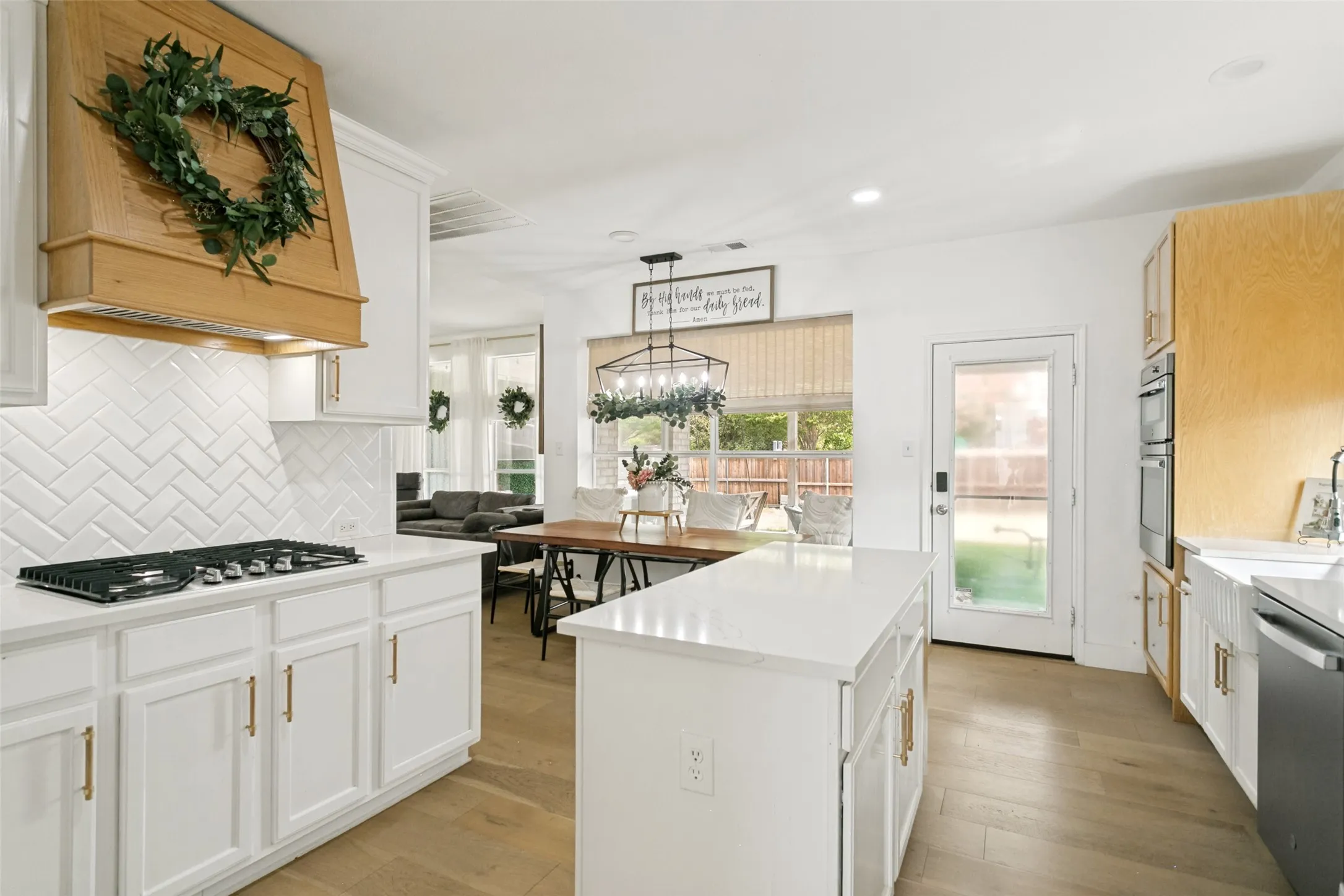Single Family Residence For Sale in Collin County , 3321 Stone Glen Drive, Plano, Texas 75074, 4 Bedroom, 3 Bathroom, 2 Garage spaces, 2,881 Sqft, built in 1999, mls#21363443, Real Estate Agent in Plano, Homes For Sale in Collin county, Homes For Sale in Plano, Realtor in Plano Texas, Real Estate Brokerage Independent Realty Texas, Luminita Cordes Realtor