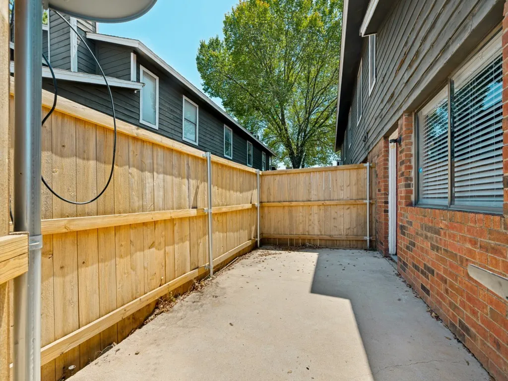 Condominium For Sale in Tarrant County , 1122 Millview Drive 702, Arlington, Texas 76012, 3 Bedroom, 2 Bathroom, Garage spaces, 1,199 Sqft, built in 1984, Price $145,000, mls#21366766, Real Estate Agent in Arlington, Homes For Sale in Tarrant county, Homes For Sale in Arlington, Realtor in Arlington Texas, Real Estate Brokerage Independent Realty Texas, Luminita Cordes Realtor