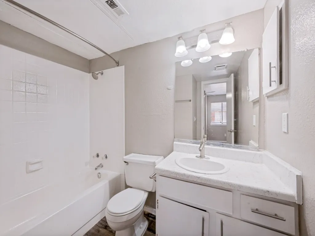 Condominium For Sale in Tarrant County , 1122 Millview Drive 702, Arlington, Texas 76012, 3 Bedroom, 2 Bathroom, Garage spaces, 1,199 Sqft, built in 1984, Price $145,000, mls#21366766, Real Estate Agent in Arlington, Homes For Sale in Tarrant county, Homes For Sale in Arlington, Realtor in Arlington Texas, Real Estate Brokerage Independent Realty Texas, Luminita Cordes Realtor