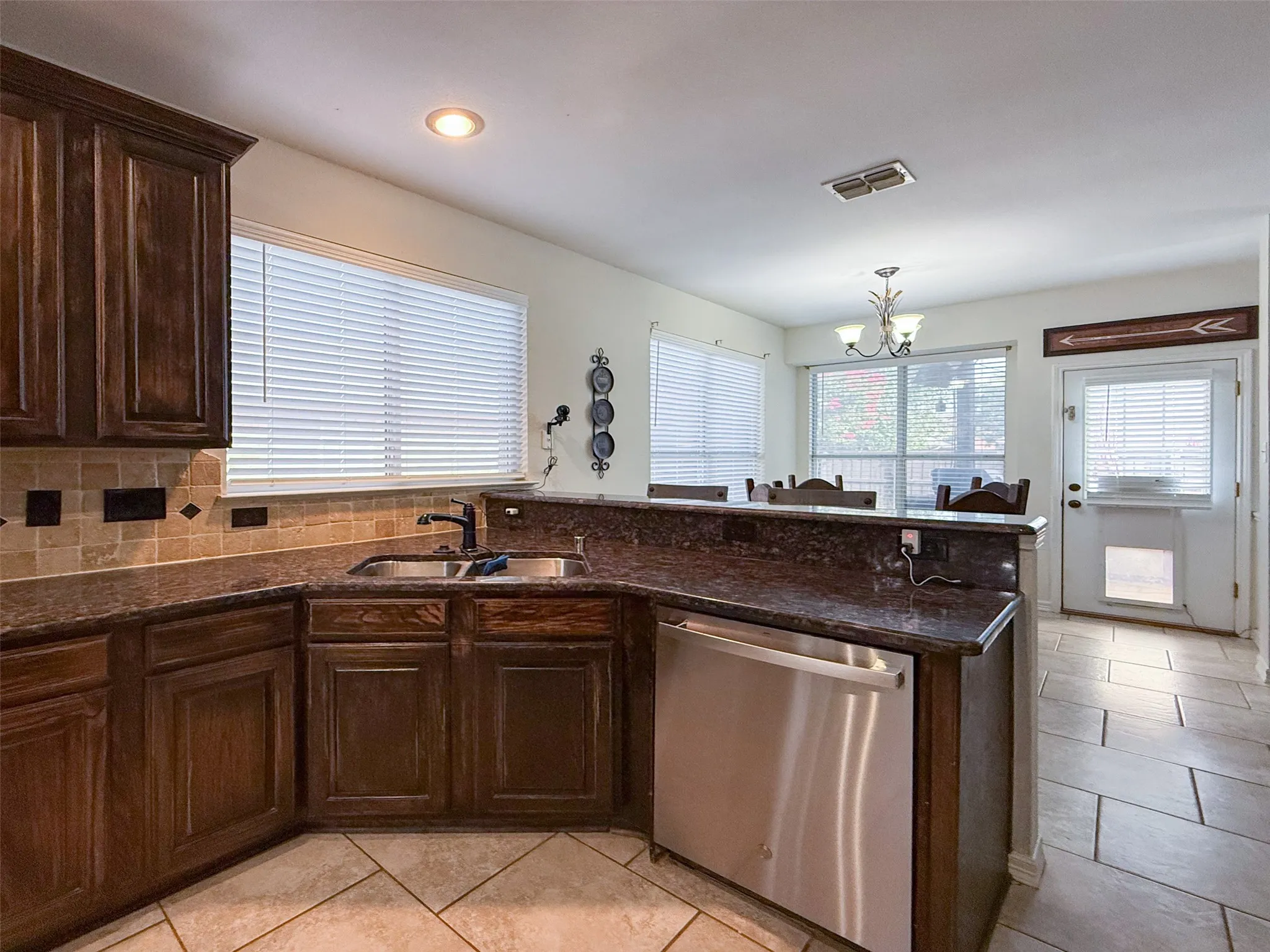 Single Family Residence For Sale in Denton County , 3103 Mason Avenue, Corinth, Texas 76210, 3 Bedroom, 3 Bathroom, 2 Garage spaces, 2,483 Sqft, built in 1998, mls#21365259, Real Estate Agent in Corinth, Homes For Sale in Denton county, Homes For Sale in Corinth, Realtor in Corinth Texas, Real Estate Brokerage Independent Realty Texas, Luminita Cordes Realtor