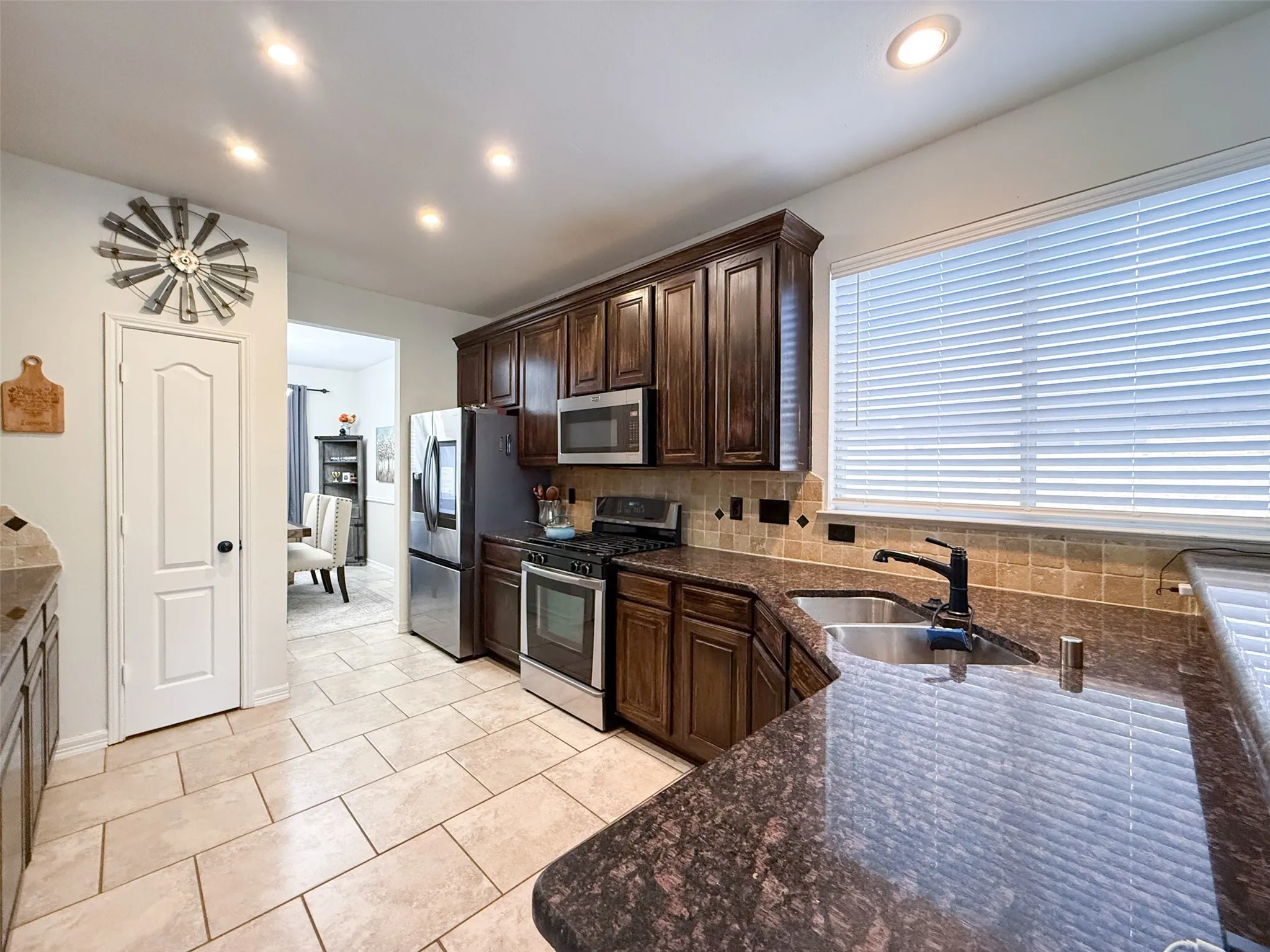 Single Family Residence For Sale in Denton County , 3103 Mason Avenue, Corinth, Texas 76210, 3 Bedroom, 3 Bathroom, 2 Garage spaces, 2,483 Sqft, built in 1998, mls#21365259, Real Estate Agent in Corinth, Homes For Sale in Denton county, Homes For Sale in Corinth, Realtor in Corinth Texas, Real Estate Brokerage Independent Realty Texas, Luminita Cordes Realtor
