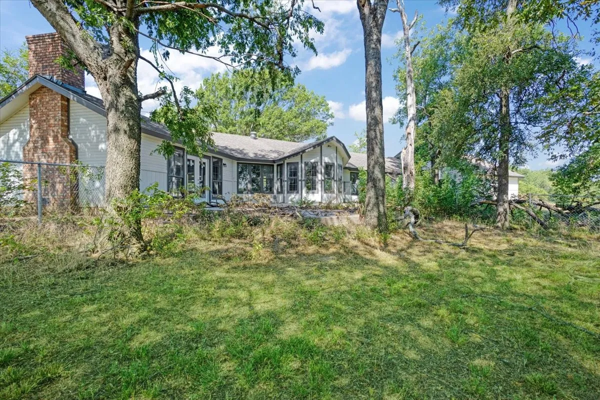 Single Family Residence For Sale in Grayson County , 5292 Preston Road, Denison, Texas 75020, 5 Bedroom, 3 Bathroom, 4 Garage spaces, 3,060 Sqft, built in 1988, mls#21363178, Real Estate Agent in Denison, Homes For Sale in Grayson county, Homes For Sale in Denison, Realtor in Denison Texas, Real Estate Brokerage Independent Realty Texas, Luminita Cordes Realtor