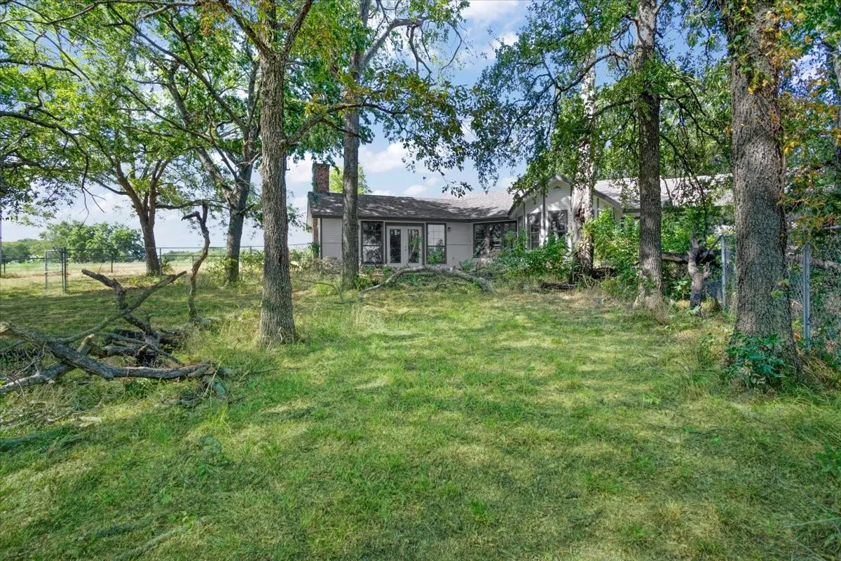 Single Family Residence For Sale in Grayson County , 5292 Preston Road, Denison, Texas 75020, 5 Bedroom, 3 Bathroom, 4 Garage spaces, 3,060 Sqft, built in 1988, mls#21363178, Real Estate Agent in Denison, Homes For Sale in Grayson county, Homes For Sale in Denison, Realtor in Denison Texas, Real Estate Brokerage Independent Realty Texas, Luminita Cordes Realtor