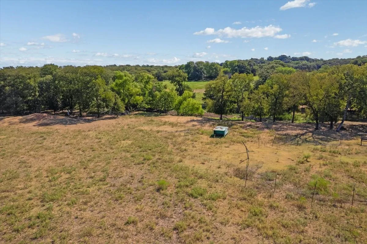 Single Family Residence For Sale in Grayson County , 5292 Preston Road, Denison, Texas 75020, 5 Bedroom, 3 Bathroom, 4 Garage spaces, 3,060 Sqft, built in 1988, mls#21363178, Real Estate Agent in Denison, Homes For Sale in Grayson county, Homes For Sale in Denison, Realtor in Denison Texas, Real Estate Brokerage Independent Realty Texas, Luminita Cordes Realtor