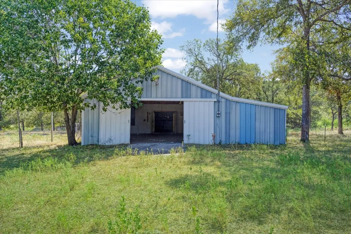Single Family Residence For Sale in Grayson County , 5292 Preston Road, Denison, Texas 75020, 5 Bedroom, 3 Bathroom, 4 Garage spaces, 3,060 Sqft, built in 1988, mls#21363178, Real Estate Agent in Denison, Homes For Sale in Grayson county, Homes For Sale in Denison, Realtor in Denison Texas, Real Estate Brokerage Independent Realty Texas, Luminita Cordes Realtor