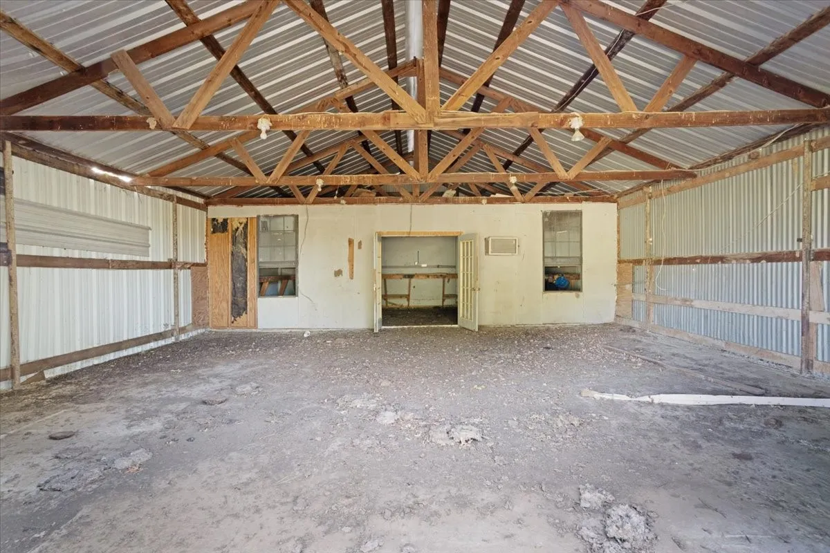 Single Family Residence For Sale in Grayson County , 5292 Preston Road, Denison, Texas 75020, 5 Bedroom, 3 Bathroom, 4 Garage spaces, 3,060 Sqft, built in 1988, mls#21363178, Real Estate Agent in Denison, Homes For Sale in Grayson county, Homes For Sale in Denison, Realtor in Denison Texas, Real Estate Brokerage Independent Realty Texas, Luminita Cordes Realtor