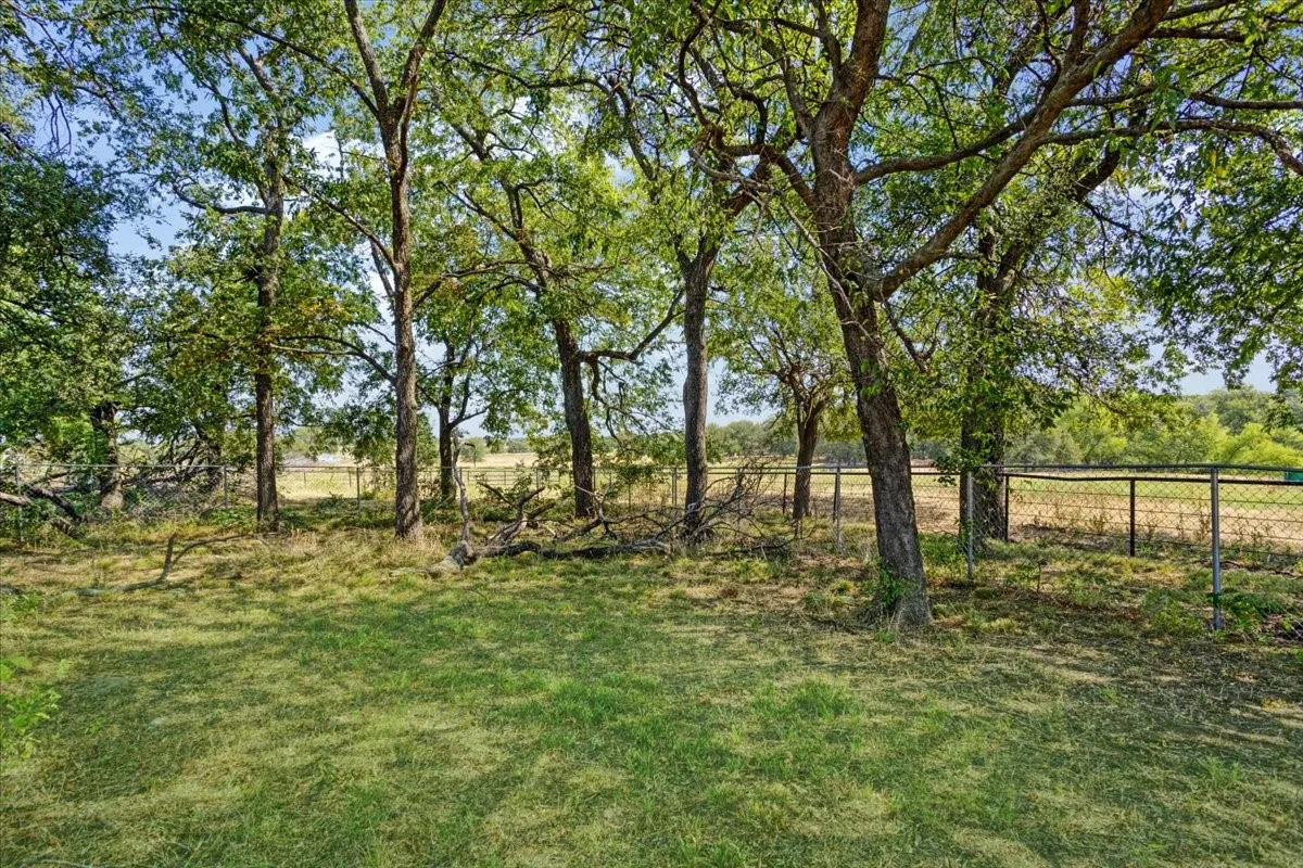 Single Family Residence For Sale in Grayson County , 5292 Preston Road, Denison, Texas 75020, 5 Bedroom, 3 Bathroom, 4 Garage spaces, 3,060 Sqft, built in 1988, mls#21363178, Real Estate Agent in Denison, Homes For Sale in Grayson county, Homes For Sale in Denison, Realtor in Denison Texas, Real Estate Brokerage Independent Realty Texas, Luminita Cordes Realtor