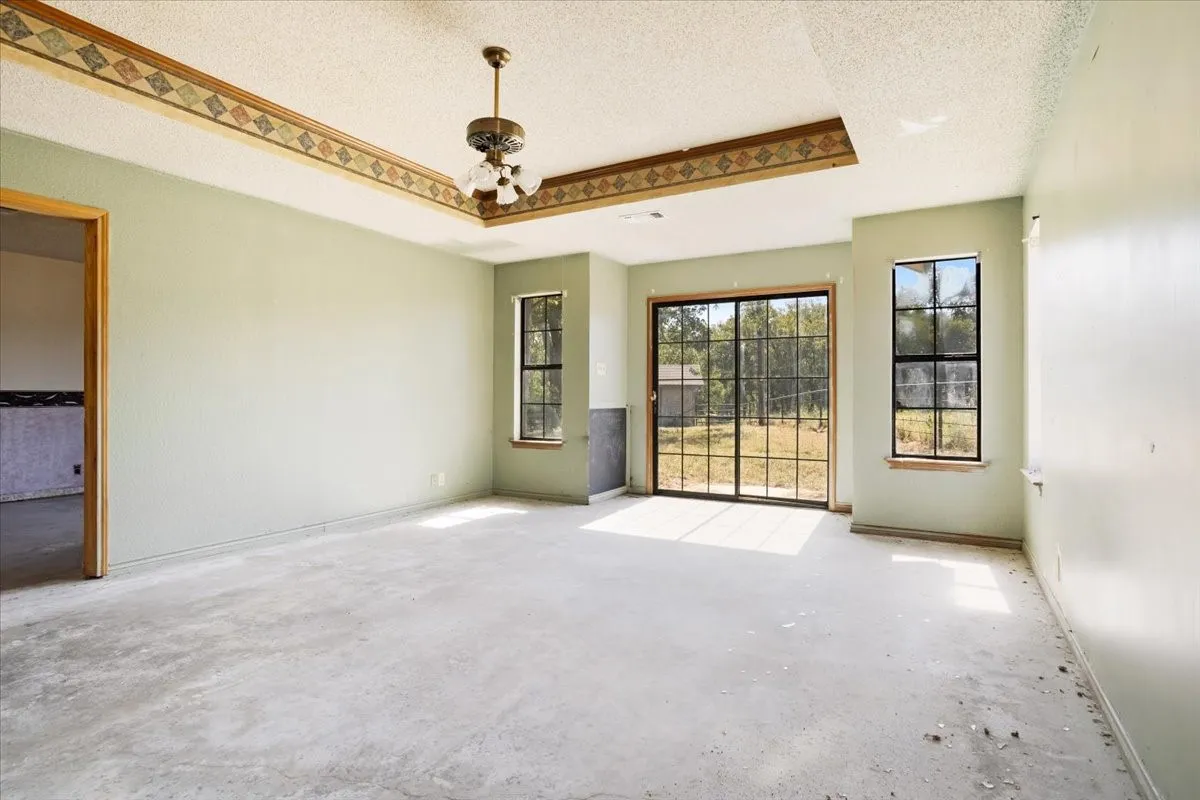 Single Family Residence For Sale in Grayson County , 5292 Preston Road, Denison, Texas 75020, 5 Bedroom, 3 Bathroom, 4 Garage spaces, 3,060 Sqft, built in 1988, mls#21363178, Real Estate Agent in Denison, Homes For Sale in Grayson county, Homes For Sale in Denison, Realtor in Denison Texas, Real Estate Brokerage Independent Realty Texas, Luminita Cordes Realtor
