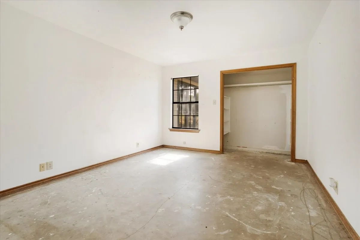 Single Family Residence For Sale in Grayson County , 5292 Preston Road, Denison, Texas 75020, 5 Bedroom, 3 Bathroom, 4 Garage spaces, 3,060 Sqft, built in 1988, mls#21363178, Real Estate Agent in Denison, Homes For Sale in Grayson county, Homes For Sale in Denison, Realtor in Denison Texas, Real Estate Brokerage Independent Realty Texas, Luminita Cordes Realtor